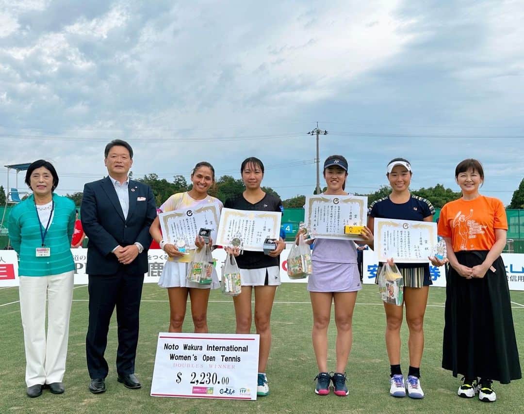 南野陽子のインスタグラム：「本日、能登和倉国際女子オープンテニス2023のダブルス決勝で、伊藤あおい・瀬間詠里花組と倉持美穂・森崎可南子組が対戦し、伊藤・瀬間組が優勝されました。とっても良い試合でした😊✨✨ おめでとうございます㊗️✨ 明日はシングルス決勝です❗️楽しみです‼️」