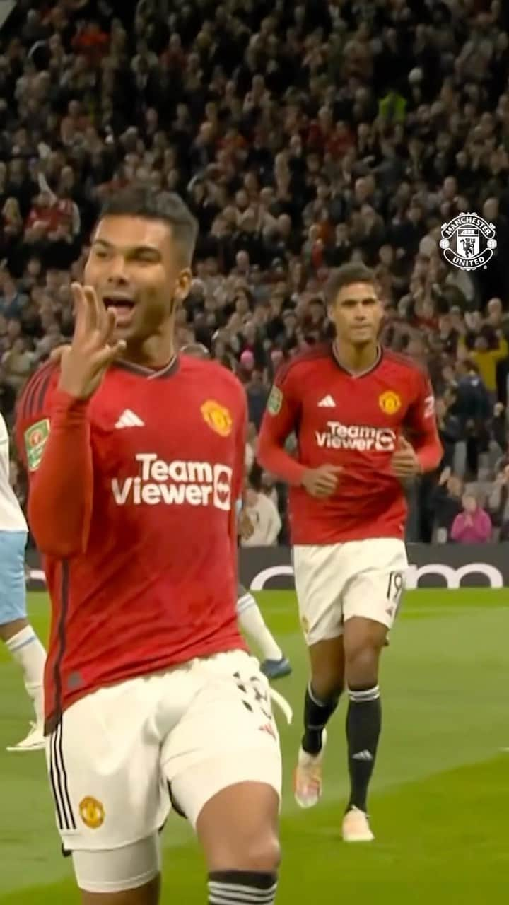 カゼミーロのインスタグラム：「It’s matchday — let’s go! 🫡  #MUFC #ManUtd #Casemiro #OldTrafford」