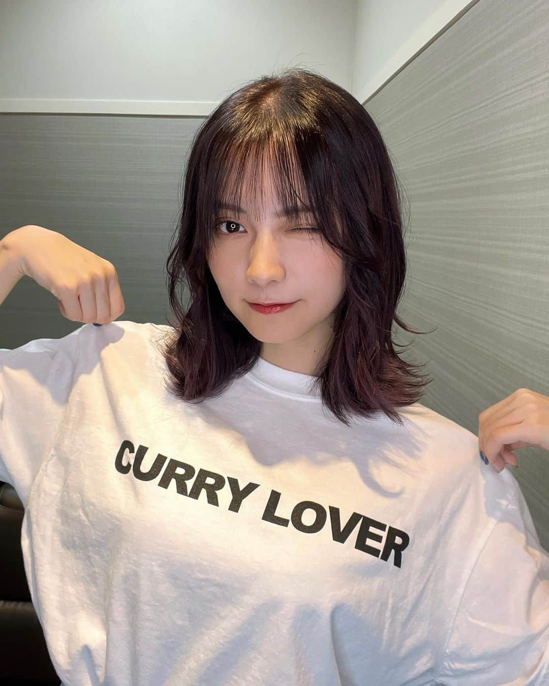 桃月なしこのインスタグラム：「髪の毛染めた CURRY LOVER🍛🥄  #桃月なしこ #なしこたそ #loanaroppongi  #jurnalstandardrelume」