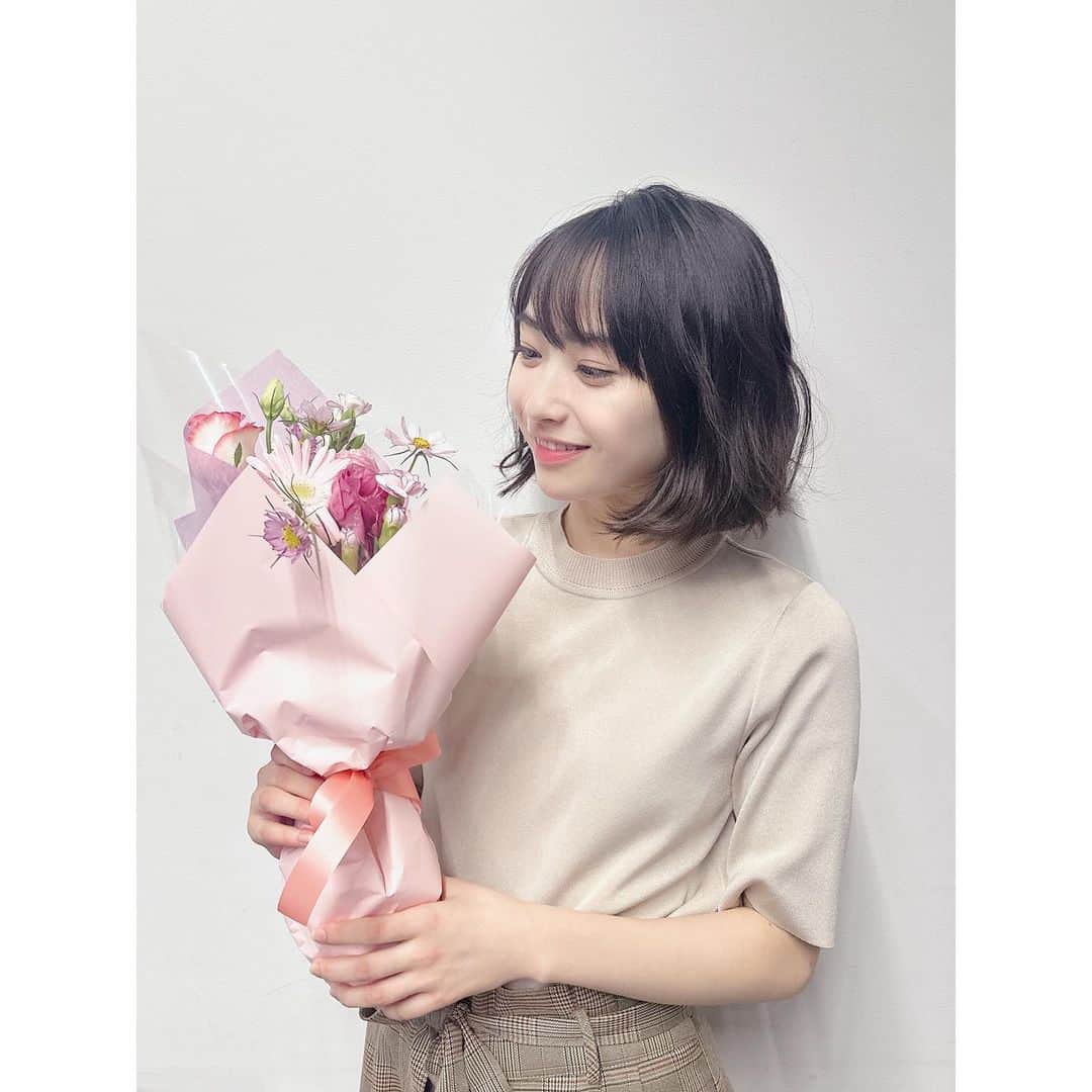 田牧そらのインスタグラム：「.  『最高の教師 １年後、私は生徒に■された』  「拝啓、大人になる貴方へ」 【Huluオリジナルストーリー】 が配信されています！  卒業式から2年後 “二十歳の同窓会”  「貴方はどんな大人になりたいですか？」 九条先生からの手紙に対する元3年D組生徒たちの答えを、ぜひ観ていただきたいです。  野辺が素敵な大人になっていたらいいなという思いを込めて、演じました。 台本なしのエチュード。すごく楽しかったです。  是非ご覧ください。  #最高の教師 @saikyo_ntv  #田牧そら」