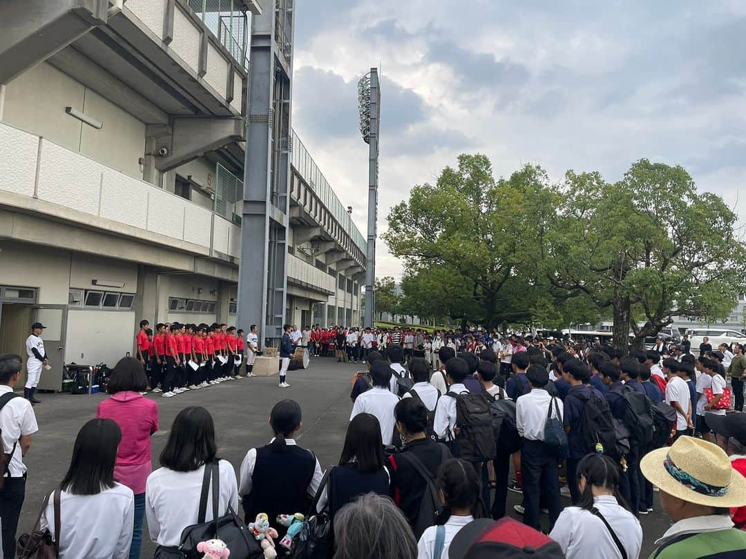 アイ・ウィッシュさんのインスタグラム写真 - (アイ・ウィッシュInstagram)「母校の応援です。県大会準決勝　対豊川 勝てば東海大会進出、21世紀枠が近づく試合 いや惜しかった。 初回の５点は夢見たー！  明日の3位決定戦勝ってこい！  小牧にこんなに人がいるのかぐらい人が集まってた」9月30日 16時21分 - ukaiyoshiaki