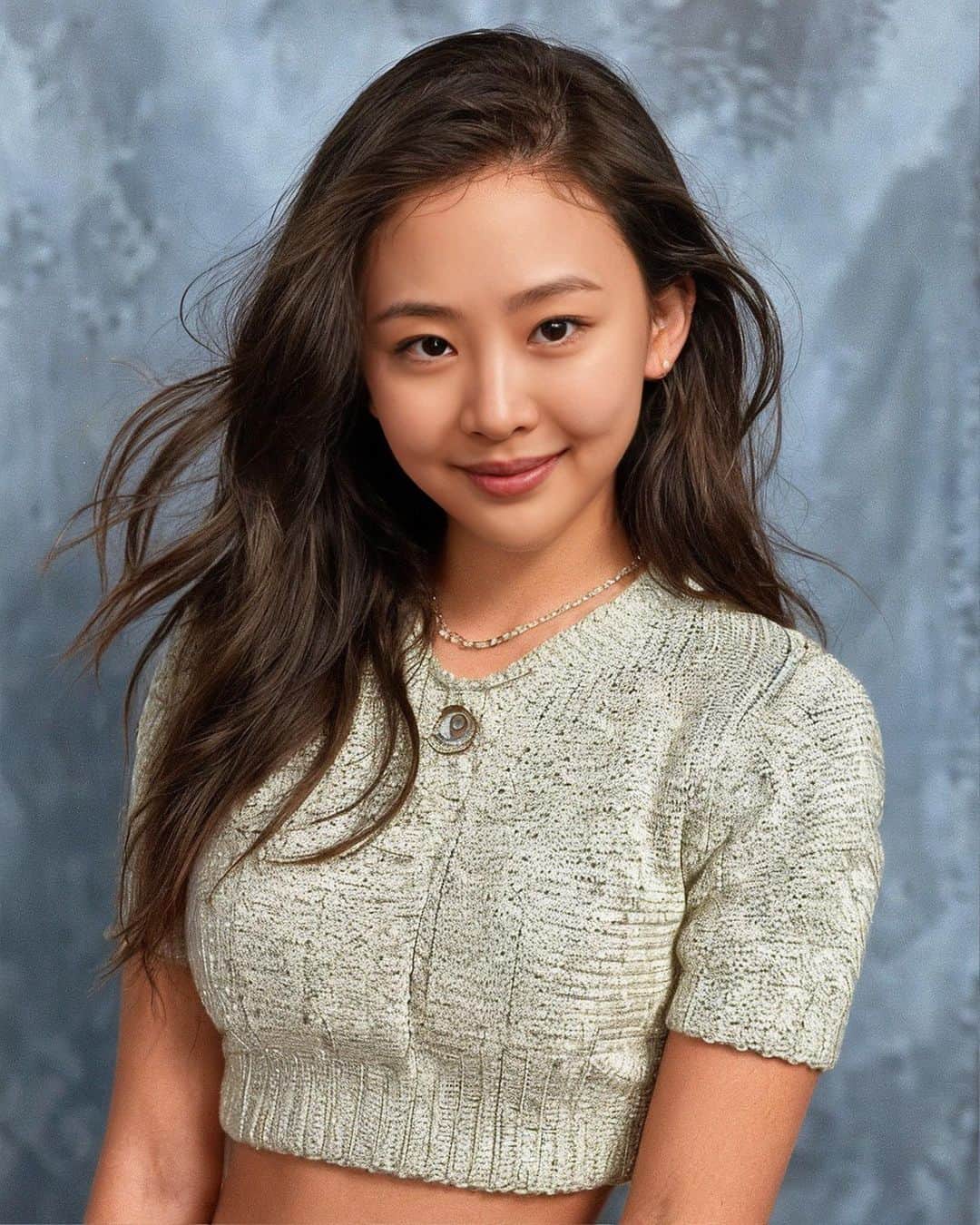 ダソム のインスタグラム：「음… 그렇다고 합니다…😂 모두 해피 추석 💋」