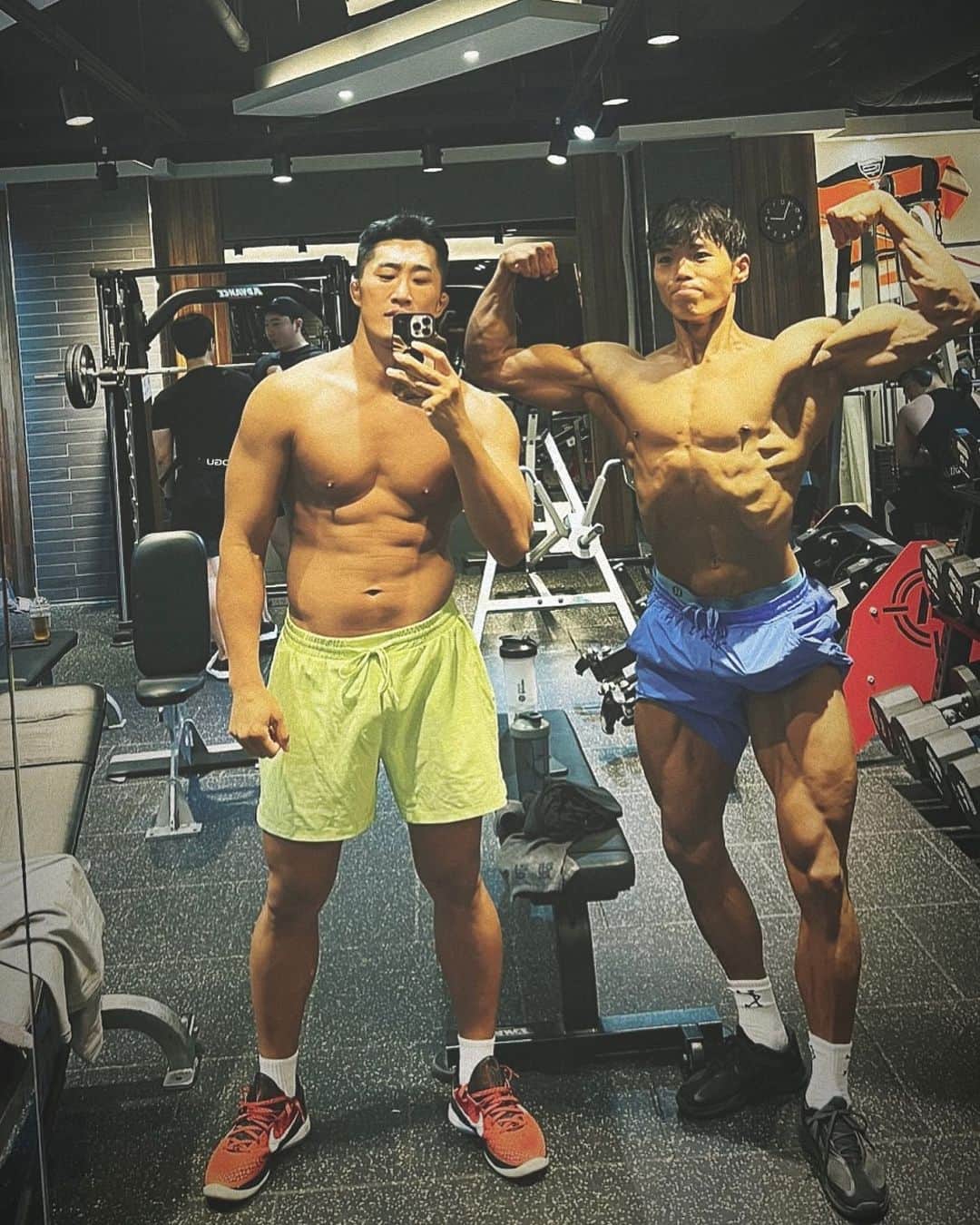 のインスタグラム：「괴물 아모띠 덕에 연휴 내내 하루 2타임 운동 중!!🥰 최고의 행복🚀 #현역때몸으로돌아가기 #2024 #헬링짐」