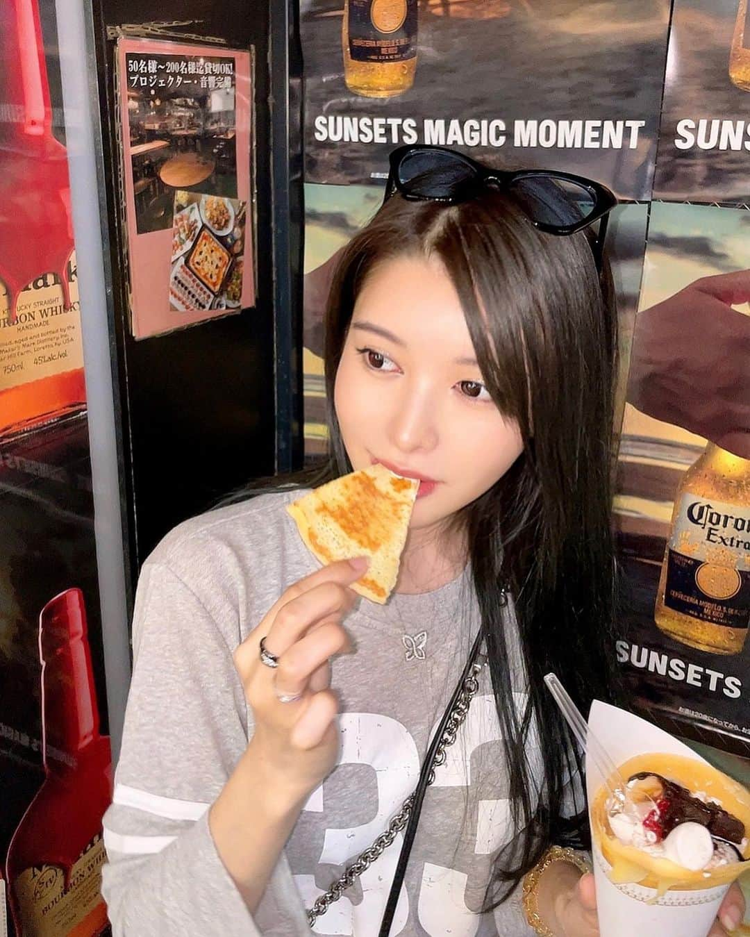 相沢みなみのインスタグラム：「I haven't had a crepe in a long time. I always chose strawberry×banana with chocolate!😋 What kind of flavor do you like?? . 久々のクレープ最高に美味しかった📸 いちごチョコバナナは私の定番チョイス🍓🍌🍫 みんなはどんなクレープが好き？？ . #スイーツ #クレープ #クレープ屋さん  #strawberry #banana #strawberrybanana  #sweets #crape  #黒髪 #黒髪ロング #黒髪女子 #黒髪ロングストレート  . #相沢みなみ  #minamiaizawa #相澤南」