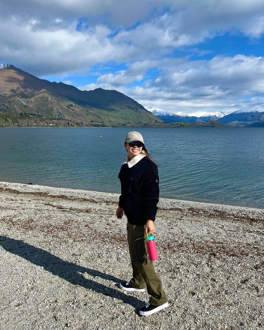 松本遥奈のインスタグラム：「I’m having fun every day💛  #roxy #roxyjapan  #oakleyjapan #oakleysnowboarding  #hydroflask #newera  #nz #wanaka」