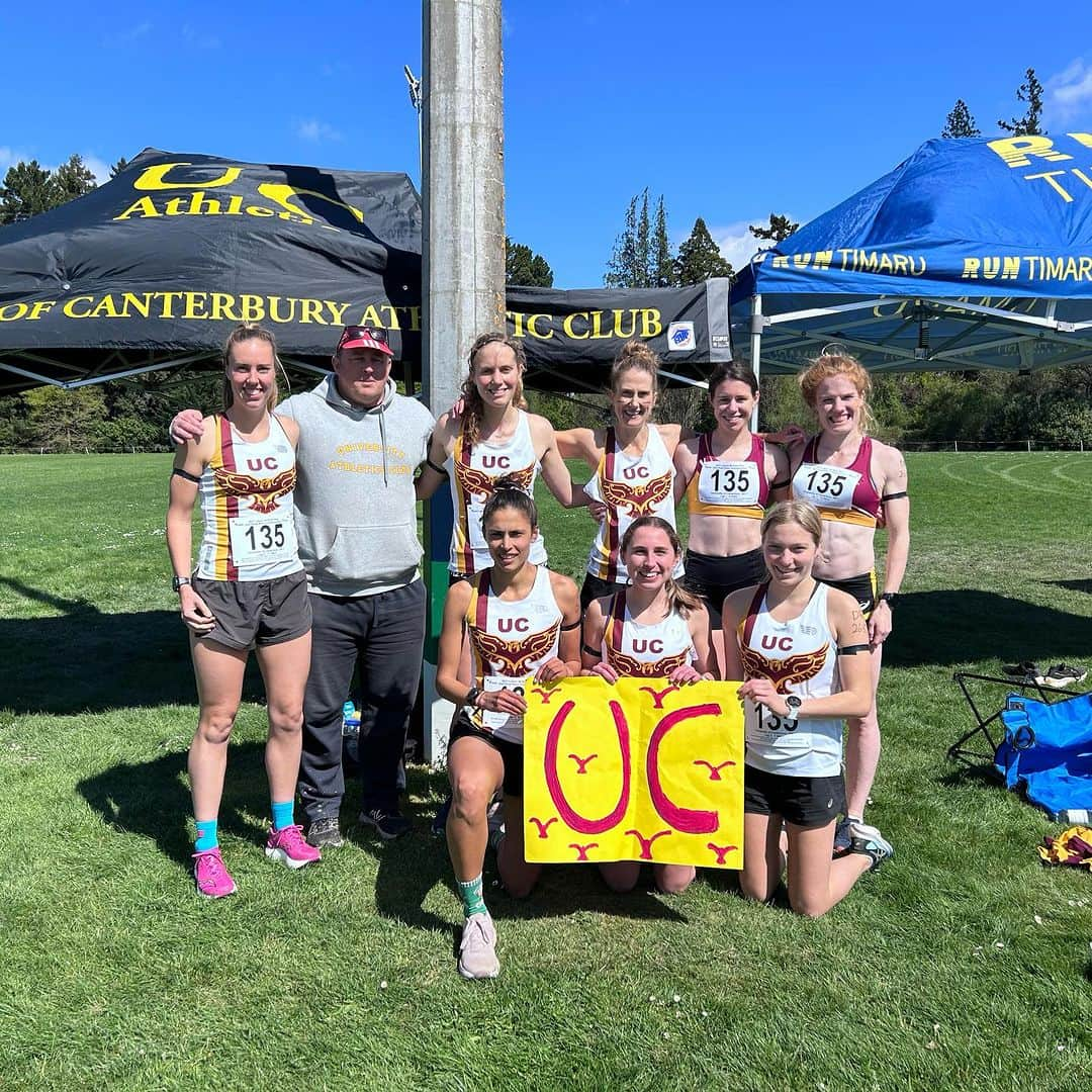 アンジェラ・ペティさんのインスタグラム写真 - (アンジェラ・ペティInstagram)「This one was for Daniel💕  New Zealand Road Relays is always a fun day out running with friends and athletes from all over the country racing their heart out!   It is generally always over a course of different laps for each team member. Today was 2 laps of a 4 leg course for the 8 runners in each of the senior teams! Others did a 6 leg course.   I’ve done quite a few NZ road relays now and it was cool to have it in Canterbury again this year! The course wasn’t the same as the iconic Takahe to Akaroa course (first run in 1935) but it was still a really awesome course thanks to the brilliant organisers!! Beautiful scenery and all ran smoothly!   Am grateful to have run alongside my awesome, talented team mates and to have the support of many, including Sam and Azaliah along the way! Azzy even calling out “Mumma!” 💜🧡💜  41:02 for 11.2km was alright for me (36:25 at 10km). It was a slightly downhill lap overall (a few ups and downs) with a headwind for quite a lot of it but a nice tail wind for the last 1-2km.  Our team was the 4th Senior Women’s team. Well done on the @nhbaysbabes getting 1st and 2nd and @whippetsrunningproject on 3rd! How good is women’s running in NZ right now? 🇳🇿  Stoked for the UC men’s team who got 2nd! 🔥🔥  Someone who loved this event more than almost anybody else was our hero Daniel Reese who passed away from cancer 2.5 weeks ago! He was in our thoughts a lot and was very missed today- his legacy lives on💜🧡  Next up for me- track season yay! ✨✨✨」9月30日 16時50分 - angie_run800m