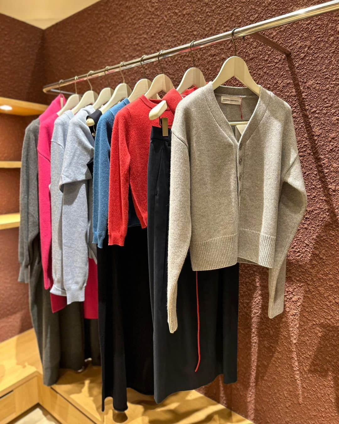 6(ROKU) OFFICIALさんのインスタグラム写真 - (6(ROKU) OFFICIALInstagram)「- new in  @extreme.cashmere   #roku #extremecashmere」9月30日 16時51分 - 6______roku