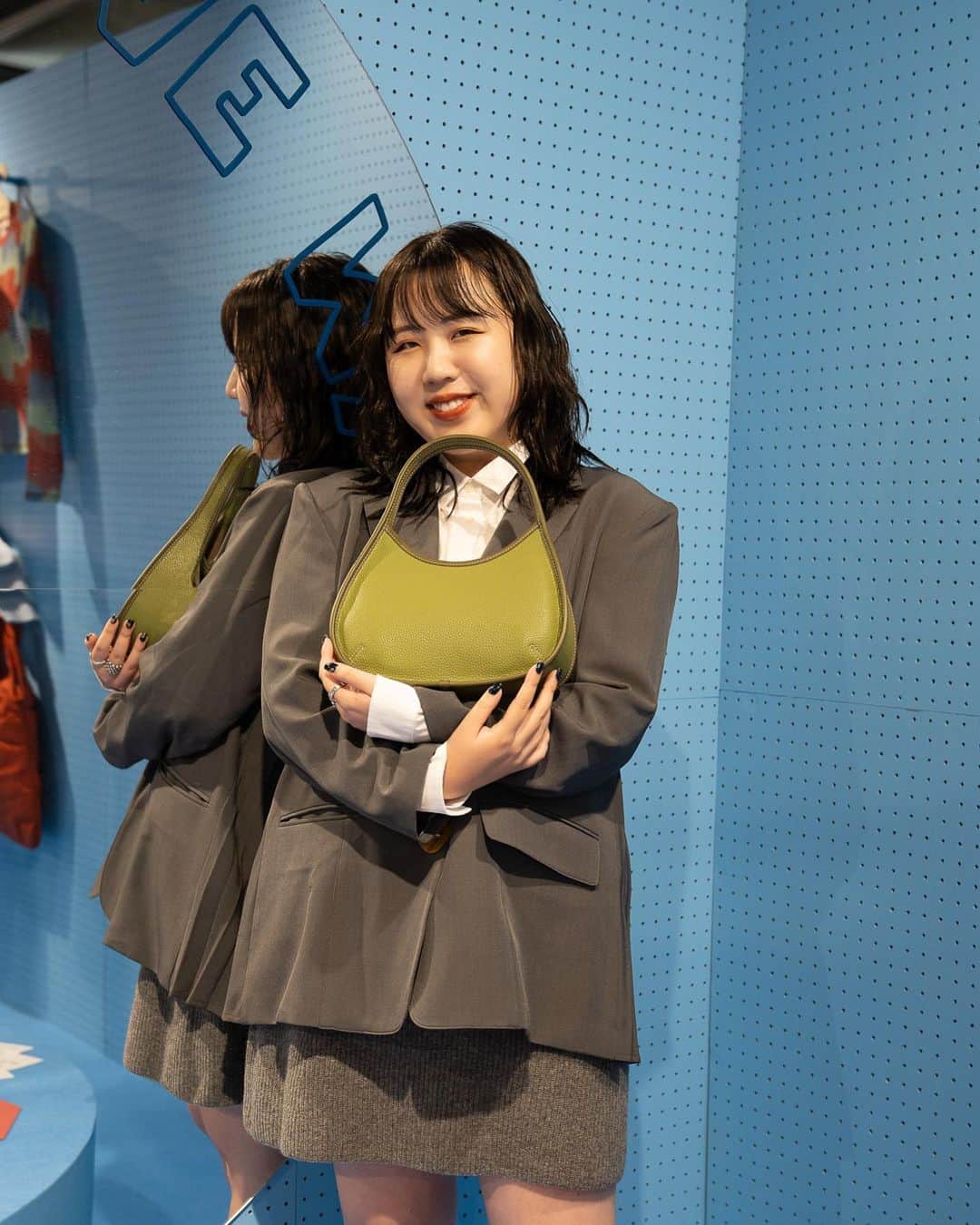 そわんわんのインスタグラム：「@coachtopia 🩵 コーチのサブブランド“コーチトピア"のpop upに遊びに行かせていただきました🩰✨  余ってしまった素材や捨てられるはずの素材からものづくりをされていて、サステナブルなどれも素敵なかわいいアイテムでした👝  10月22日まで神宮前で開催しているので是非チェックしてみて下さい🧶  #Coachtopia #コーチトピア#pr」