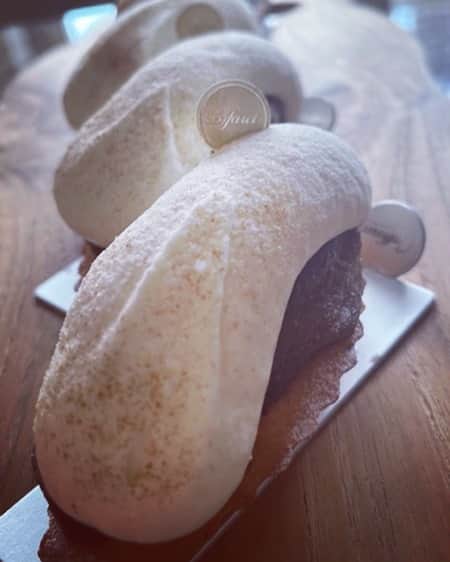 のインスタグラム：「メーラッジョ  クリームチーズ リンゴ マルサラ シナモン  北野店限定  #caffarel #カファレル #スイーツ #デザート #神戸 #神戸カフェ #神戸スイーツ #kobe #ドルチェ #dolce #cake #sweets #chocolate #関西グルメ #関西スイーツ #神戸スイーツ」