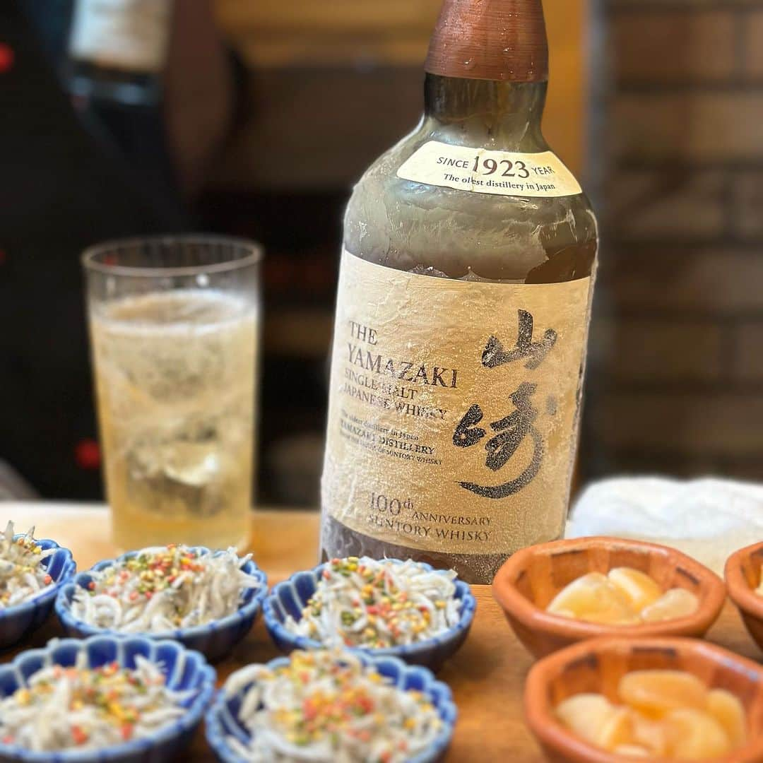 山岸久朗さんのインスタグラム写真 - (山岸久朗Instagram)「ふだん、「飲み過ぎや。酒なんて最初に飲めなければよかった」と自分を責めている私ですが、ひでさんとこだけは、素晴らしい酒のお供の連打に、「ああ、酒が飲めてよかった」と感謝できるお店です😊  #和洋酒菜ひで  #心斎橋 #ミシュラン通り」9月30日 16時58分 - yamaben