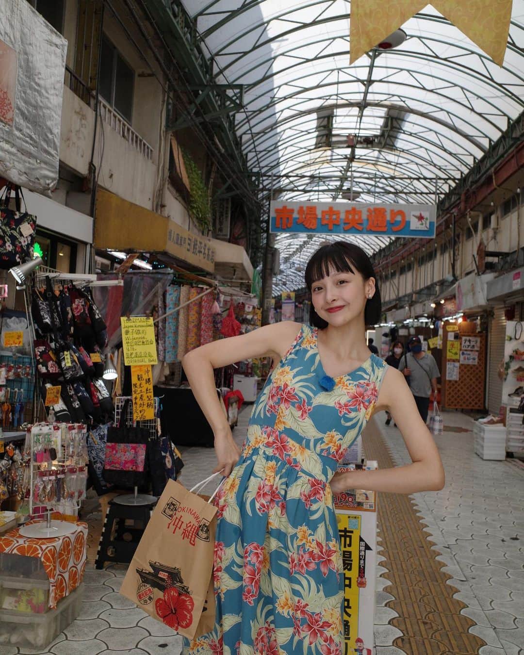 中川絵美里さんのインスタグラム写真 - (中川絵美里Instagram)「📺  明日朝4:00〜BSフジにて放送の 「恋愛運爆アゲ！沖縄ちゅらかーぎー旅」に参加しています。(タイトルからすごい)  芸人のCRAZYCOCOさん(@crazycoco0906 )&俳優の華村あすかちゃん(@hanamura_asuka )という職種も年齢もバラバラな3人で沖縄のパワースポットを巡る最高に楽しい旅でした🌺  写真の通り、仕事を忘れる楽しさ！！ 話しているだけで元気になれる、且つ生き様がストイックでかっこいいCOCO姉と、発言全てがハイライトになる、とにかく目が離せない可愛いあすかちゃん🔥🔥 最高の2人に恵まれました。  旅の途中では、あの、ゲッターズ飯田さんからの個人鑑定もあったり、それぞれの恋愛観をお話ししたり…普段なかなかないテンションでお届けします💁‍♀️ 番組ナレーションも担当しました！  ぜひご覧ください☺︎  #沖縄旅#パワースポット #CRAZYCOCO さん#華村あすか  ちゃん」9月30日 17時13分 - emiri_nakagawa