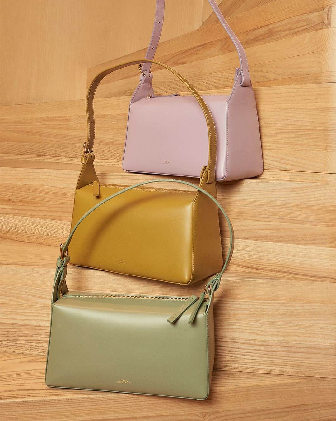アーペーセーのインスタグラム：「A delicious baguette.   Our FW/23 collection re-introduces the A.P.C. Virginie bag in a geometric baguette shape. Compact, practical and playful, its available in five seasonal shades.  Discover more at apcstore.com and in stores.  #APCParis」