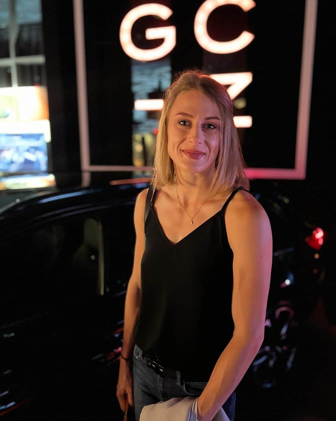 Patrycja WYCISZKIEWICZのインスタグラム：「Friday evening in @cupra_centrum_poznan_  Przyjemny wieczór z motoryzacją to coś co tygryski lubią najbardziej ;) Szybki Wycisz i szybkie auta to #perfectmatch」
