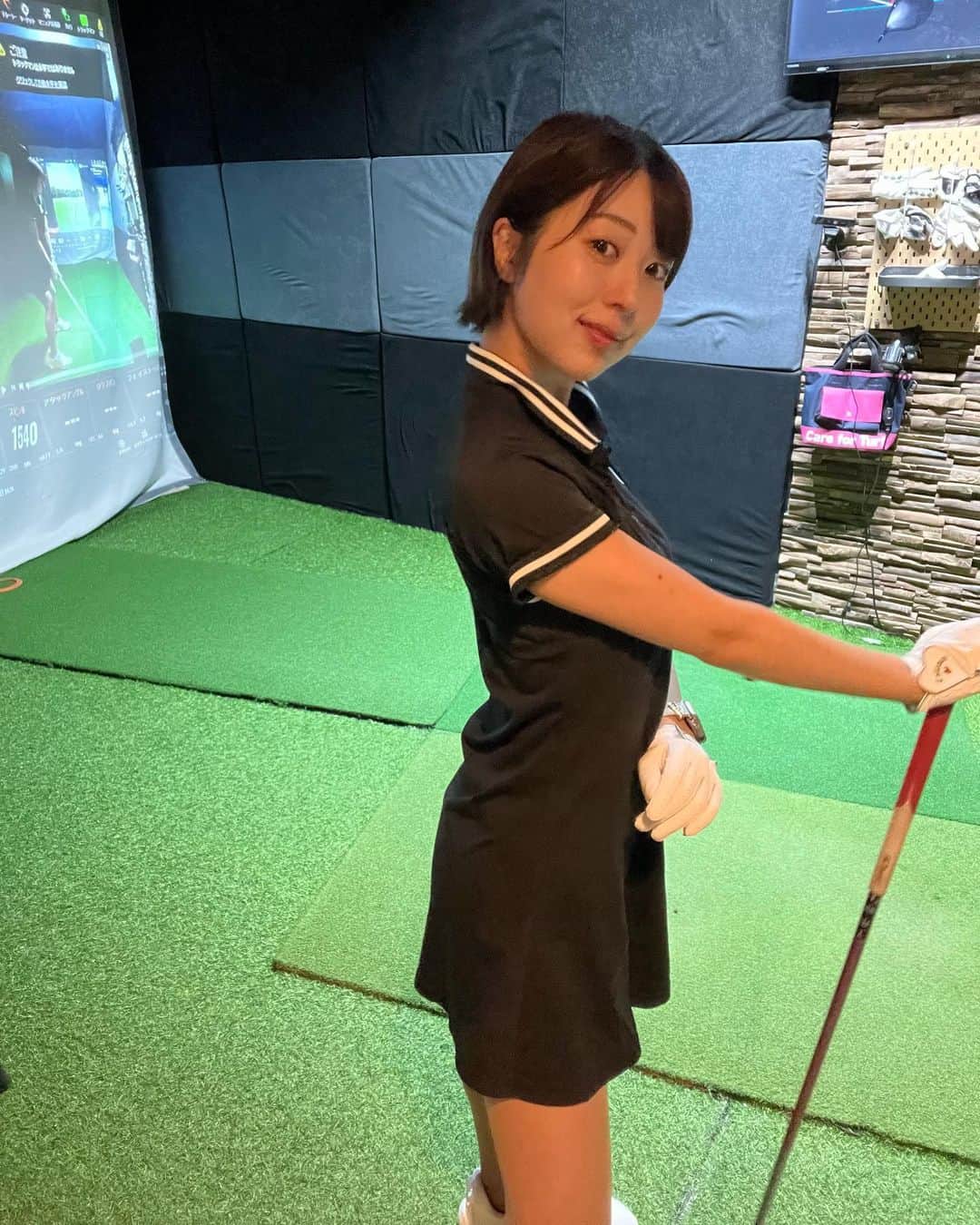 小林由依さんのインスタグラム写真 - (小林由依Instagram)「* 渋谷で本格シュミレーションゴルフ⛳️ ↪︎ @b.g.l2022  ⁡ ⁡ 完全個室のプライベート空間で、 プロも使う最新シュミレーター「トラックマン」を使いながら楽しくゴルフ練習ができる場所へ行ってきました✌︎✌︎ ⁡ 打った球がすべて数字で表されて、 さらにその数字は限りなく正確なので 本格的にゴルフ上手くなりたいって方にはもってこい✨ ⁡ ⁡ 友だちなど連れてきて 数人で利用できるのもうれしい🙆‍♀️ ⁡ ⁡ 渋谷付近でゴルフ練習してみたいよって人 ぜひチェックしてみて🔍 ⁡ ⁡ ⁡ PR @b.g.l2022 #BritishGolfLounge #神泉ゴルフ #渋谷ゴルフ #渋谷ゴルフ練習 #渋谷ゴルフ練習場 #プライベートゴルフ場 #渋谷プライベートゴルフ ⁡ . . . . . ⁡  #ゴルフ練習場 #インドアゴルフ練習場 #インドアゴルフ #ゴルフレッスン #ゴルフ女子 #ゴルフ初心者 #シミュレーションゴルフ #ゴルフ #ゴルフウェア #ゴルフコーデ #ゴルフ練習 #ゴルフ場 #ゴルフファッション #ゴルフ好き #渋谷 #東京 #shibuya #tokyo #ワンピースコーデ #ショートヘア #休日 ⁡ ⁡」9月30日 17時05分 - yui.minny.now