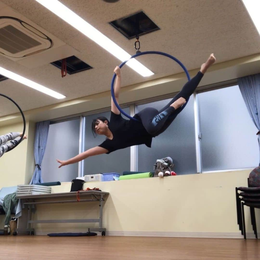 佐々木みえのインスタグラム：「今日教えてもらった技記録(^^)   #aerial #aerialdance #aerialtricks #aerialist #aerialnation #体幹 #自分磨き #柔軟 #core #継続は力なり #練習 #トレーニング #training #workout #筋トレ #ダイエット #ワークアウト #好奇心 #大事 #hoop #aerialhoop」