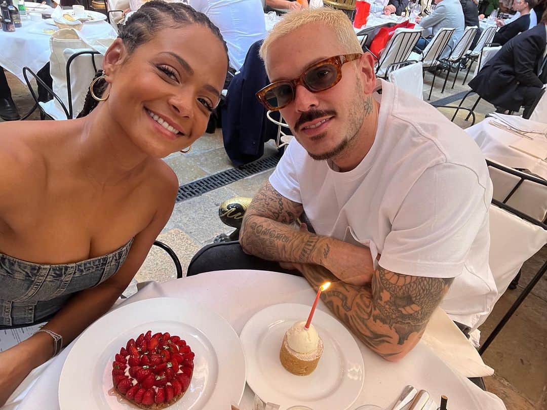 のインスタグラム：「Still buzzing off the love we got on our birthday 💞 #birthdaytwins」
