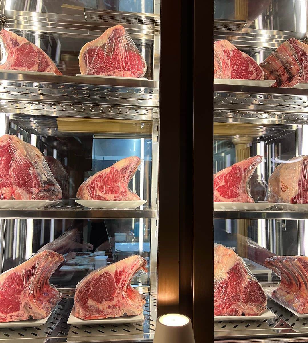 前田典子さんのインスタグラム写真 - (前田典子Instagram)「ミラノで美味しいお肉 Trattoria de la Trebia Milano🇮🇹 #肉肉しい😆 #ビステッカ　🥩 #プンタレッラ 👍 #ドルチェ　も 美味しかった😆」9月30日 17時17分 - maenorichang