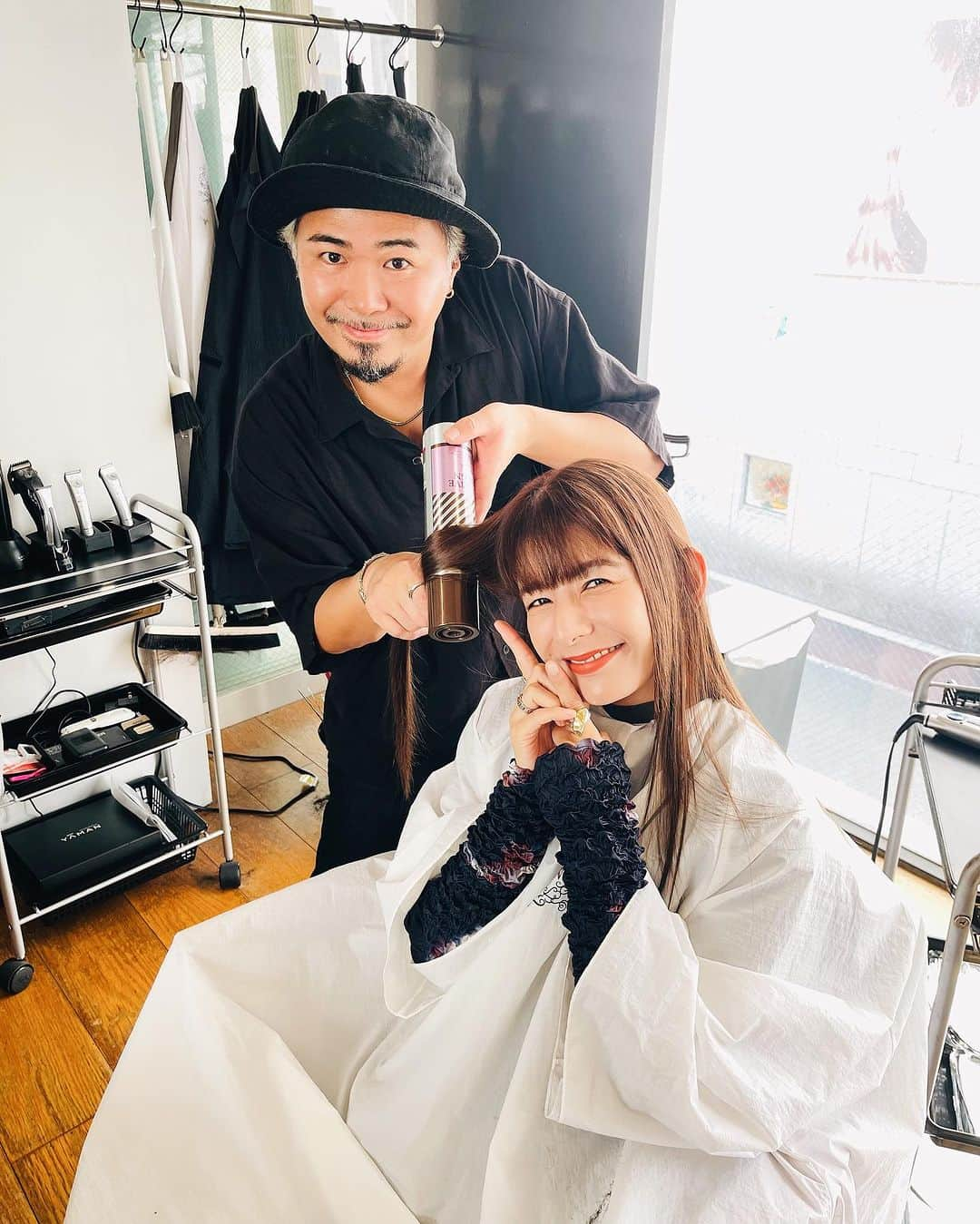 スザンヌさんのインスタグラム写真 - (スザンヌInstagram)「美容室行って @yutaka0803  フタとおんなじカラー🤎にしてもらって うるさら#シナジートリートメントカラー にしあわせ感じて（写真は🚽💚）  #acbアシベ でアラビアータ🍝食べて🤤 映画🎞️観て @sakura_machi_kumamoto  @hanabatahiroba で開催されている#kumamoto台湾祭 🇹🇼遊び行った日🎈  暑すぎて（明日から10月とか信じられない暑さだったよ🔥） いろいろ並ぶのは諦めたけどビールとジュース🍹だけ買って雰囲気楽しんだ🥰夜はランタン飛ばしがあるって♡ 綺麗だろうな天気良くて夜は涼しそう〜 明日まで台湾イベントやってるみたいだよ😌 （後半暑すぎて髪型ずっと🍡）  夕方までですでに大充実した😌 今日も息子に🎳誘われてる笑笑☜ママちょっと寝たい。。。  ワンピは @amerivintage  ブーツは @un3d_official でした🥰  #熊本 #熊本観光 #サクラマチ #サクラマチクマモト #花畑広場 #花畑広場イベント #台湾祭 #台湾ビール」9月30日 17時30分 - suzanneeee1028