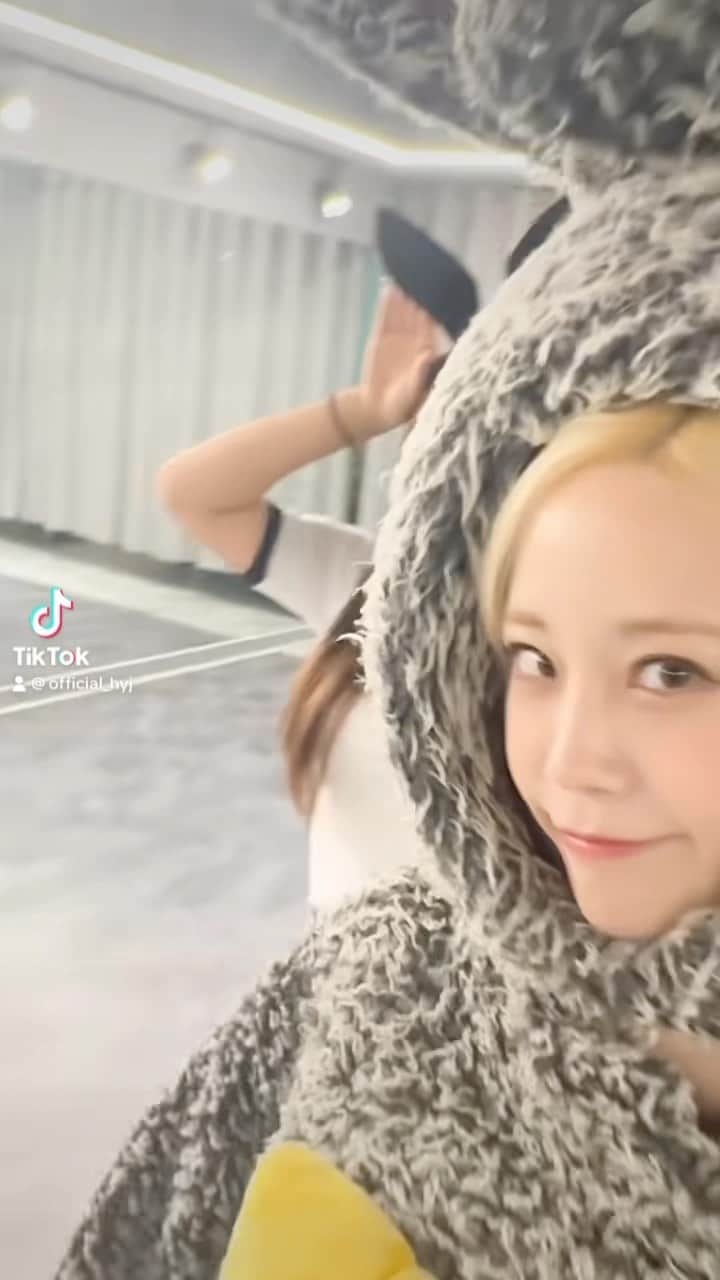 ヨンジのインスタグラム：「슈퍼문에서 토끼보신분!!!?? #LOVE #LOVE챌린지 #추석특집」