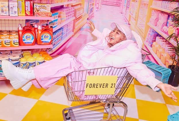 石崎祥子のインスタグラム：「青山テルマ×FOREVER21  美術担当させていただきました」