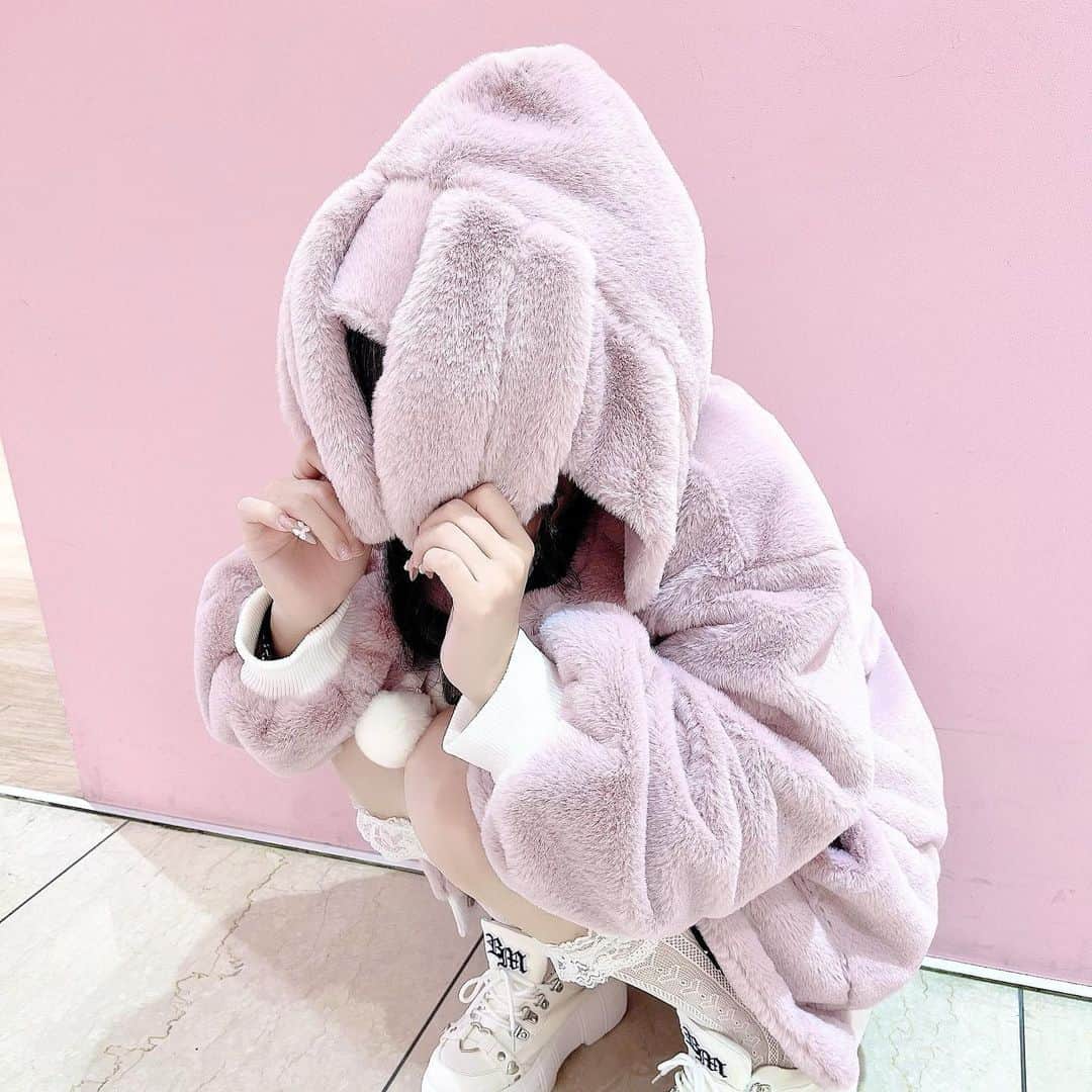 さきちゃんさんのインスタグラム写真 - (さきちゃんInstagram)「ことしのうさみみもかわいいねー🥹💕 #ankrouge #アンクルージュ #うさみみ #うさみみコート #ファーコート #ファーコートコーデ #地雷系女子 #地雷 #地雷女 #量産型コーデ #量産型 #量産型ヲタク #隠しきれないヲタク #自撮り界隈 #いいね返し」9月30日 17時34分 - ankrouge____saki