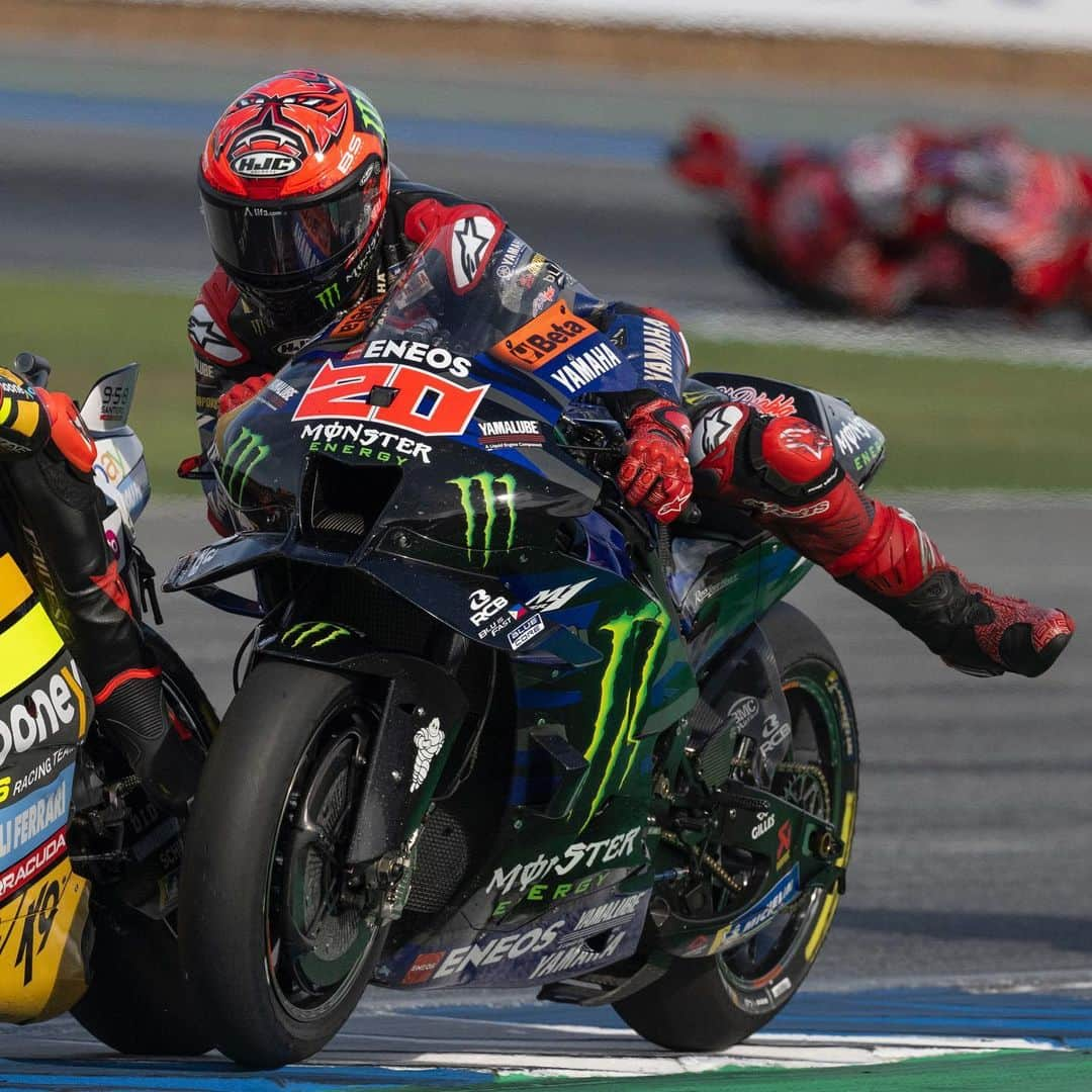 YamahaMotoGPさんのインスタグラム写真 - (YamahaMotoGPInstagram)「MotoGP fans will have loved today’s racing action ❤️‍🔥  @fabioquartararo20 was definitely riding on the limit in the eventful Thai GP Race 👀  Following @aleixespargaro’s 3s post-session penalty, Fabio was moved up to 5th in the race classifications. He is now 9th in the championship with 145 points.  #MonsterYamaha | #MotoGP | #ThaiGP」10月29日 22時13分 - yamahamotogp