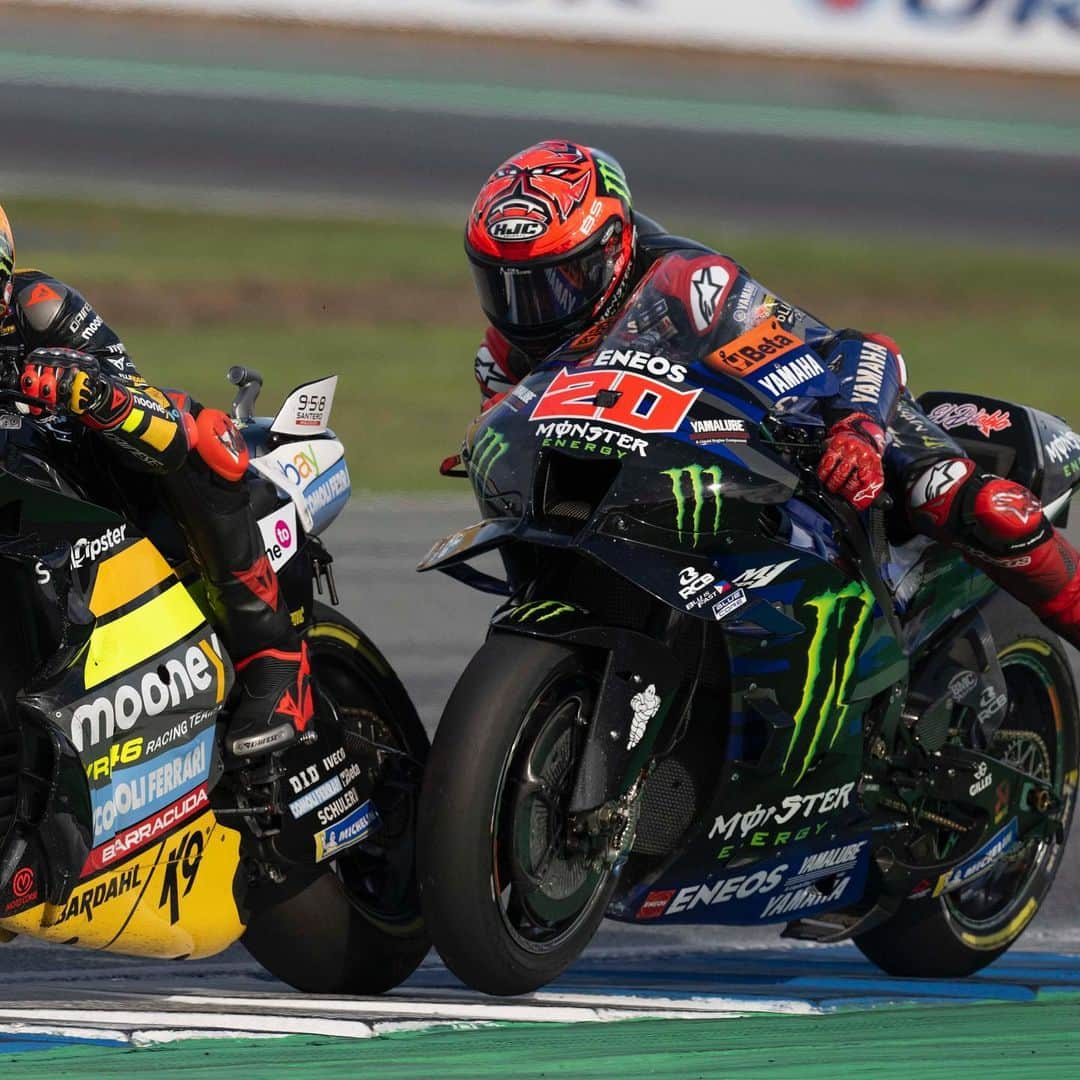 YamahaMotoGPさんのインスタグラム写真 - (YamahaMotoGPInstagram)「MotoGP fans will have loved today’s racing action ❤️‍🔥  @fabioquartararo20 was definitely riding on the limit in the eventful Thai GP Race 👀  Following @aleixespargaro’s 3s post-session penalty, Fabio was moved up to 5th in the race classifications. He is now 9th in the championship with 145 points.  #MonsterYamaha | #MotoGP | #ThaiGP」10月29日 22時13分 - yamahamotogp