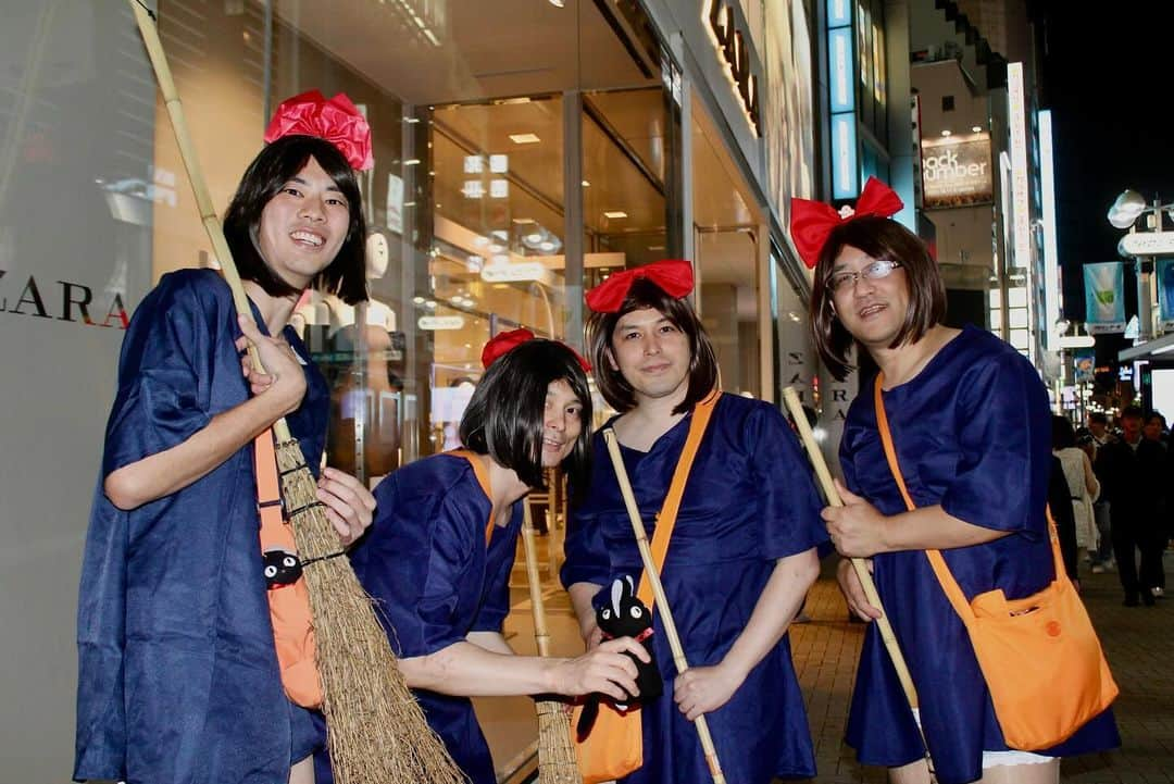 The Japan Timesさんのインスタグラム写真 - (The Japan TimesInstagram)「Tokyo’s Shibuya Ward was on high alert for a potentially raucous Halloween weekend, but a campaign to deter costumed revelers from gathering in the area appears to have been relatively effective, as only a handful of people showed up in costume.   Larger-than-usual crowds, however, were still an issue and hundreds of police were out in force at Shibuya’s famed scramble crossing employing cordon tape, bullhorns and whistles to control the pedestrian flow.  As the night progressed, crowds swelled, making it difficult to navigate around Shibuya Station, particularly Center Street. Security personnel were observed confiscating their alcoholic beverages from individuals who were drinking.  Early Saturday, authorities also fenced off the Hachiko statue, a popular gathering spot outside the station for both locals and tourists.  Read more via the link in our bio.  📸: Anika Osaki Exum  #halloween #hachiko #shibuya #shibuyahalloween #halloween2023 #ハロウィン #渋谷　#ハチ公」10月29日 22時18分 - thejapantimes