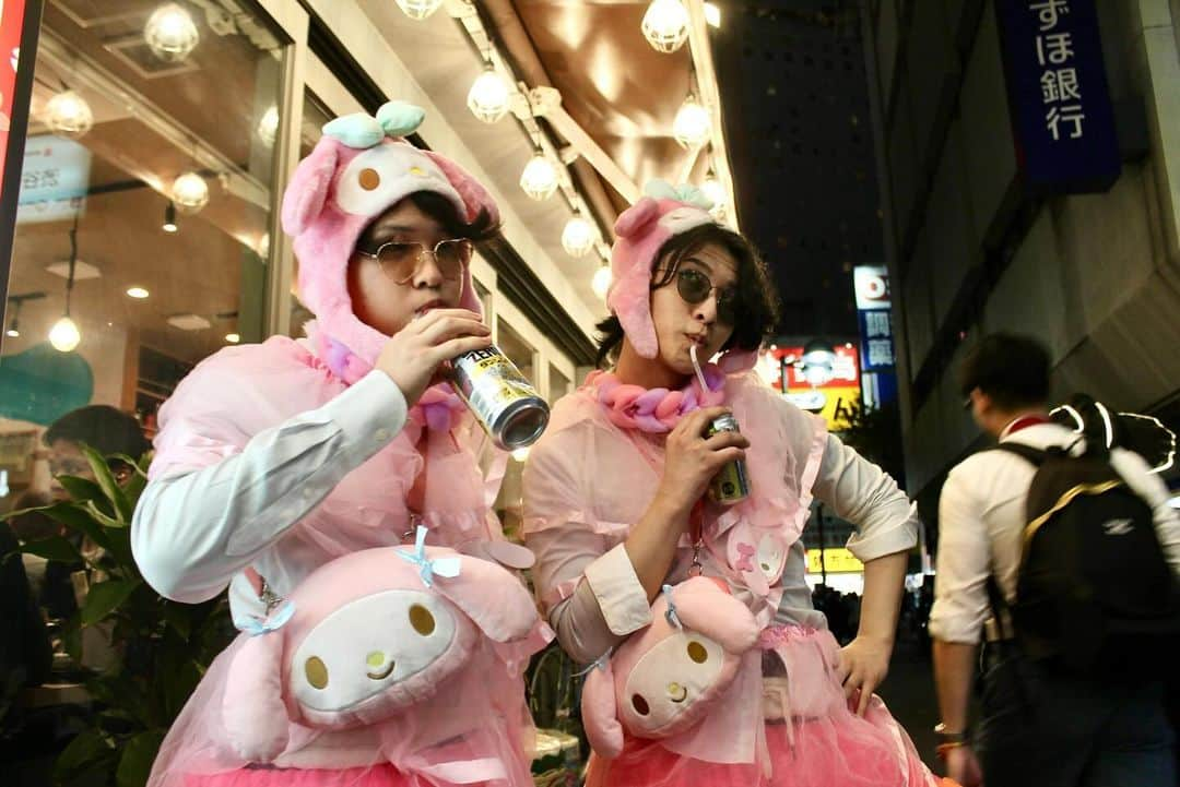 The Japan Timesさんのインスタグラム写真 - (The Japan TimesInstagram)「Tokyo’s Shibuya Ward was on high alert for a potentially raucous Halloween weekend, but a campaign to deter costumed revelers from gathering in the area appears to have been relatively effective, as only a handful of people showed up in costume.   Larger-than-usual crowds, however, were still an issue and hundreds of police were out in force at Shibuya’s famed scramble crossing employing cordon tape, bullhorns and whistles to control the pedestrian flow.  As the night progressed, crowds swelled, making it difficult to navigate around Shibuya Station, particularly Center Street. Security personnel were observed confiscating their alcoholic beverages from individuals who were drinking.  Early Saturday, authorities also fenced off the Hachiko statue, a popular gathering spot outside the station for both locals and tourists.  Read more via the link in our bio.  📸: Anika Osaki Exum  #halloween #hachiko #shibuya #shibuyahalloween #halloween2023 #ハロウィン #渋谷　#ハチ公」10月29日 22時18分 - thejapantimes