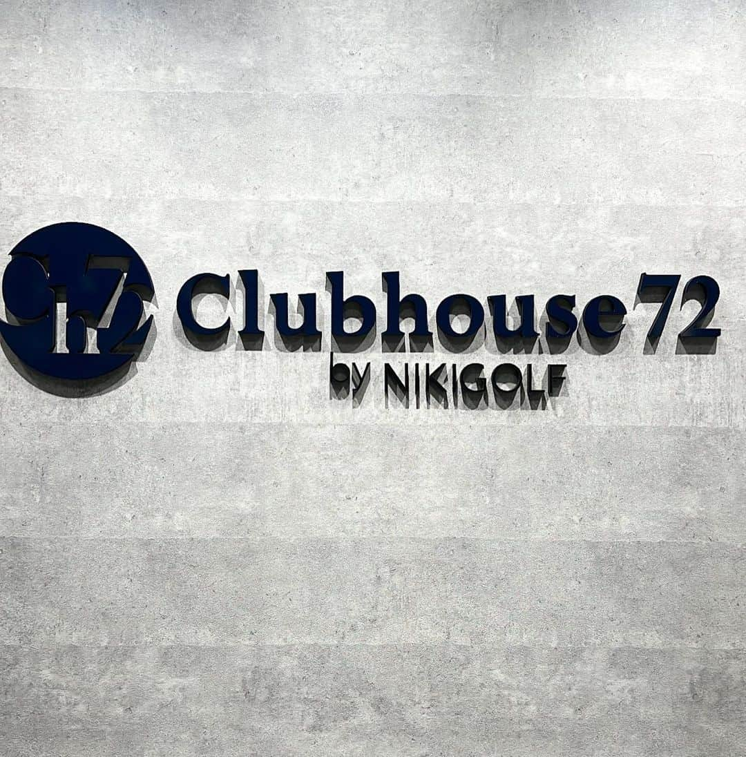 山内鈴蘭さんのインスタグラム写真 - (山内鈴蘭Instagram)「【Clubhouse72 by NIKIGOLF】イベントありがとうございました☺️❤️  ゴルフブランドGorurun (@gorurun_ )が long run POP UP SHOPとして11月末までお手に取って頂けます😍  新作の秋冬アイテムが沢山ありますよ🌸🌸🌸  今日は施設内のシミュレーションを使用し ”ニアピン対決”や”アプローチ対決”なども開催❤️  かなり白熱したぁぁ🤣🔥  鈴蘭ちゃんまぁまぁ負けたのでリベンジしたいです。笑 また来て下さると嬉しいです。笑  来月、11月26日にも来店イベントあるよー🫣🌸  次はドラコン対決やりたいなと思ってます！！！ 是非お近くの方来て下さると嬉しいですー☺️☺️☺️  神戸の皆さん、優しくて面白くて最高でした！！！  #clubhouse72 スタッフの皆様の応援してくださる温かい優しさにも感謝感謝です😭😭😭❤️(@clubhouse72_kobe_by_nikigolf )  これからもGorurunスタッフ一同、 ゴルフで繋がるご縁を大切に！！ 楽しさを共有できる場所を作り続けていきます☺️  いつもありがとうございます❤️❤️❤️  #ゴルフ #ゴルフブランド #ゴルフショップ #ゴルフアパレル #gorurun #ゴルフファッション #ゴルフコーデ #ゴルフ女子 #ゴルフ女子コーデ #ゴルフアイテム #ゴルフ好きな人と繋がりたい #兵庫県ゴルフ #神戸ゴルフ #ゴルフ小物 #ゴルフ仲間」10月29日 20時50分 - xxsuzuranxx