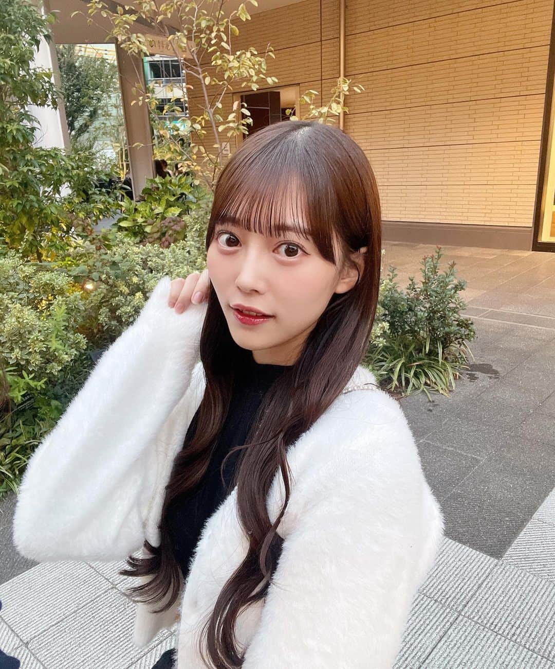 松村キサラさんのインスタグラム写真 - (松村キサラInstagram)「・ もうすぐ10月も終わりだね〜 今くらいの季節が1番好き🫶🏻 ロングブーツが履けるようになって嬉しい！！  #秋コーデ #カーディガン #カーディガンコーデ #ロングブーツ #ミニスカート  #秋冬コーデ」10月29日 20時42分 - kisara_official