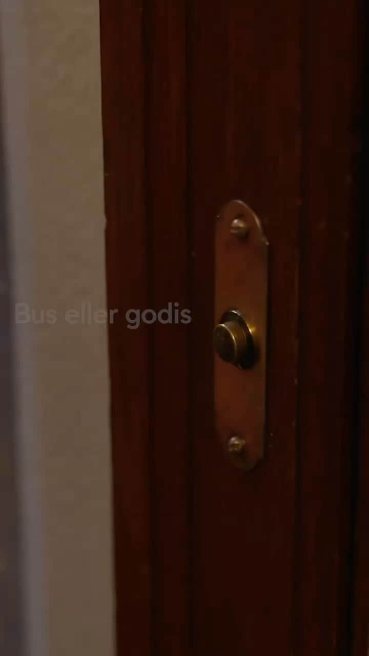 のインスタグラム：「Ikväll 20.00 i Hörnan! @tv4 🎃」