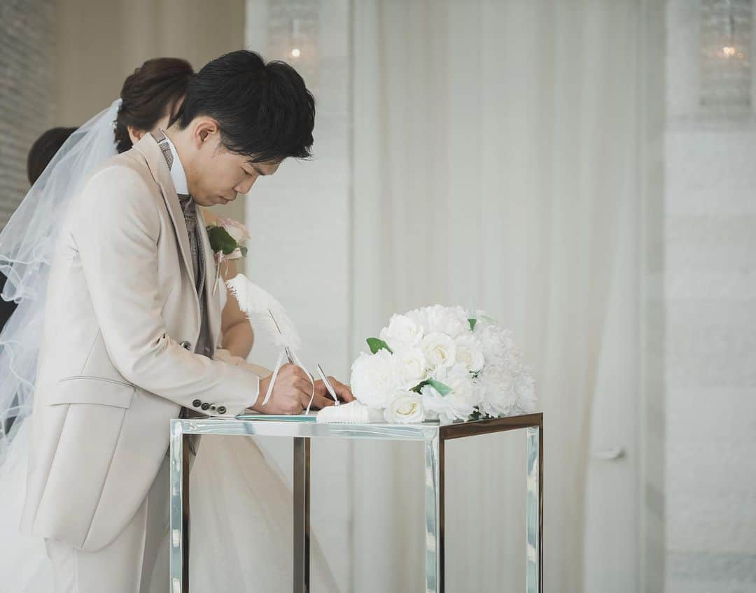 さんのインスタグラム写真 - (Instagram)「【人前式】💒💞 おふたりの結婚の誓いを神仏に立てる代わりにゲストの皆様に証人となってもらうスタイル  #lagunaveilpremier #ラグナヴェールプレミア #令和婚#2023夏婚#2023秋婚 #2023冬婚#2024春婚#2024夏婚 #2023wedding #2024wedding #wedding#結婚式#関西結婚式#大阪駅直結 #結婚式場#大阪結婚式場#ウェディング #大阪プレ花嫁#関西花嫁 #プレ花嫁#卒花嫁#大阪花嫁 #オリジナルウェディング #ウェディングコーディネート #ウェディングレポ #ブライダルフェア #届かない想いはない #dlw #エスクリ#ラグナプリエ」10月29日 20時46分 - lagunaveil.premier