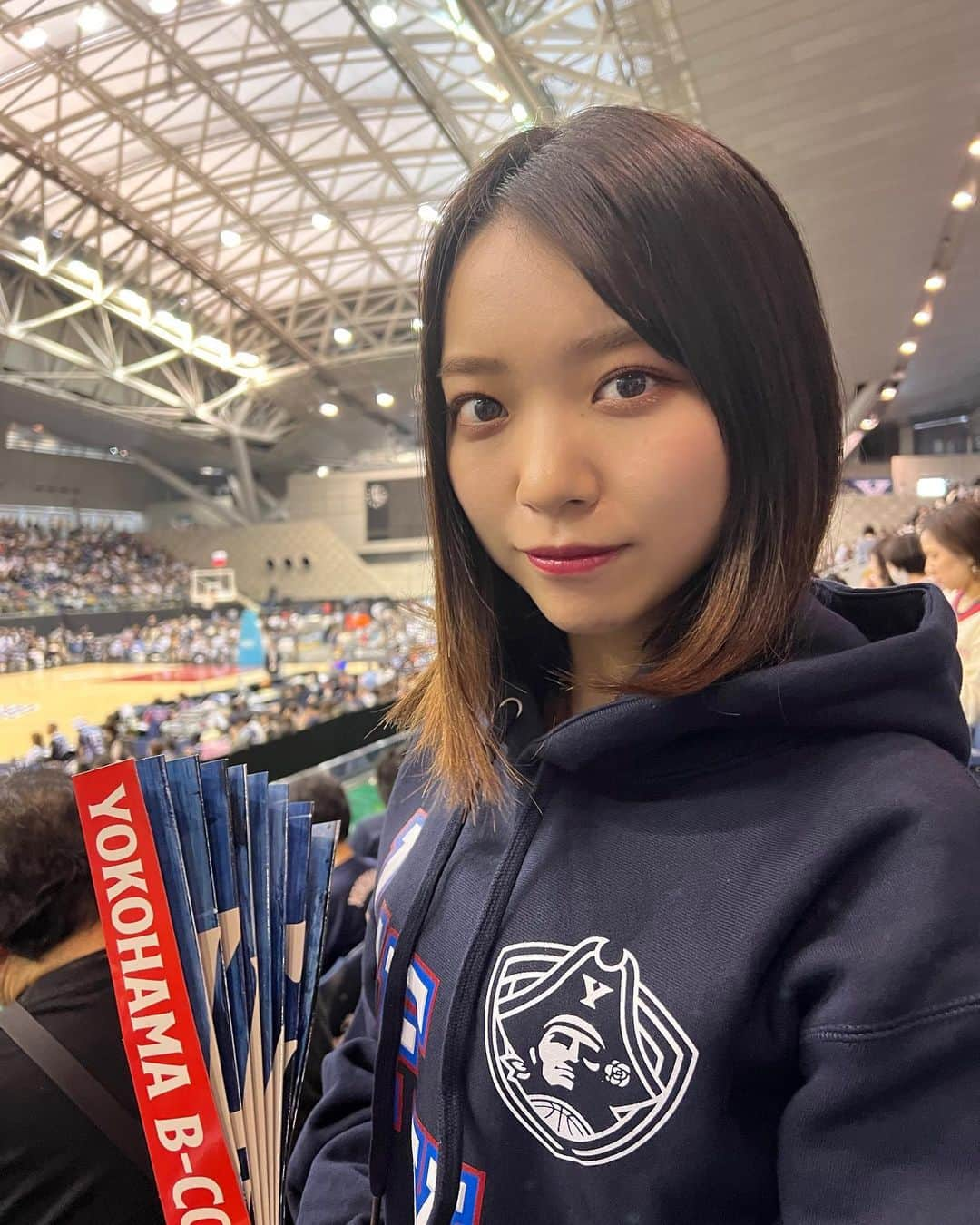 横山キラさんのインスタグラム写真 - (横山キラInstagram)「昨日、Bリーグ  横浜ビーコルセアーズvs広島ドラゴンフライズ の試合に行ってきました🏀  テレビで観るよりも迫力があり、とても感動しました！！！  また観にいきたいです！🔥    #バスケ観戦  #bリーグ  #bリーグ観戦  #bリーグ女子 #横浜ビーコルセアーズ  #ビーコル  #ビーコルセアーズ  #横浜国際プール  #スポーツ観戦  #パーカーコーデ  #パーカー女子」10月29日 20時49分 - kira_yokoyama_