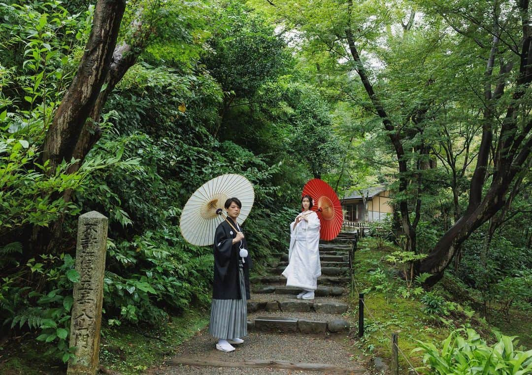 スタジオAQUA 横浜店さんのインスタグラム写真 - (スタジオAQUA 横浜店Instagram)「. . . . 秋雨の三溪園🌱 . . . Photogrpher : Ryohei Matsumoto . . . @studioaqua_yokohama  @decollte_weddingphoto @studioaqua_yokohama.ekimae  @d_weddingphoto_jp  ・ ・ #weddingphoto  #weddingphotography  #hairmake #웨딩드레스 #신부 #撮る結婚式  #チェリフォト  #花嫁さんと繋がりたい  #데일리룩 #오오티디 #패션  #옷스타그램 #패션스타그램 #フォトウェディング  #photoimage  #weddinghairgoals  #ヘアメイク #前撮り#ドレス試着レポ #igers    #dress#ナチュラルウェディング#結婚準備#横浜 #みなとみらい#大桟橋 #voguewedding #marriage」10月29日 20時49分 - studioaqua_yokohama