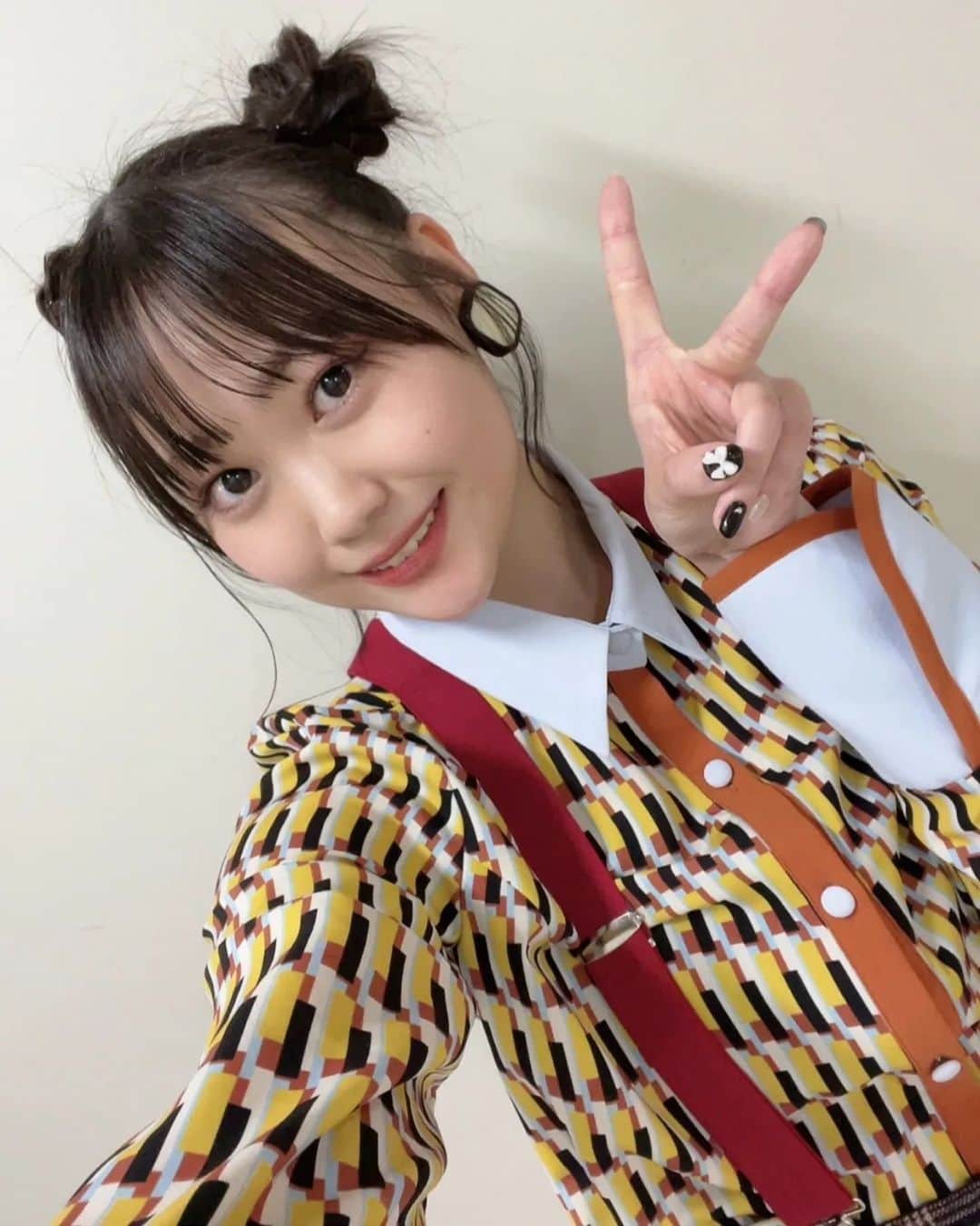 Juice=Juiceさんのインスタグラム写真 - (Juice=JuiceInstagram)「工藤由愛です🐙 懐かしの衣装🐦 ゆめりあいでぽんぽん付けてたの懐かしいですよね！  約3年ほど時を経て💭 どうでしょか〜！！！  シュールな当時の写真も一緒におりまぜました、、笑  #juicejuice #ポップミュージック #段原さんカメラ #段原さんおかえりなさいです #ゆめりあい #ポッ #今日の写真ライブ後なので #アホ毛すごい」10月29日 20時56分 - juice_juice_official