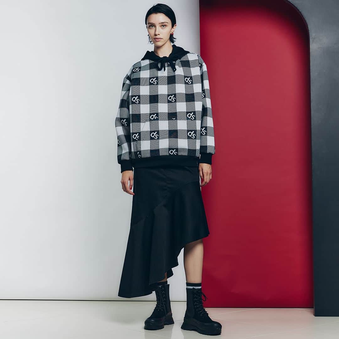 Double Standard Clothingのインスタグラム：「. NEW ARRIVAL 2023 WINTER COLLECTION  [TOPS] DSC / dsチェックパーカー price. 38,500円(税込) color. オフ / レッド size. F  ------------------------------------------ #doublestandardclothing #tokyo #DSC #sov #nightstore #fashion #ootd #2023winter」