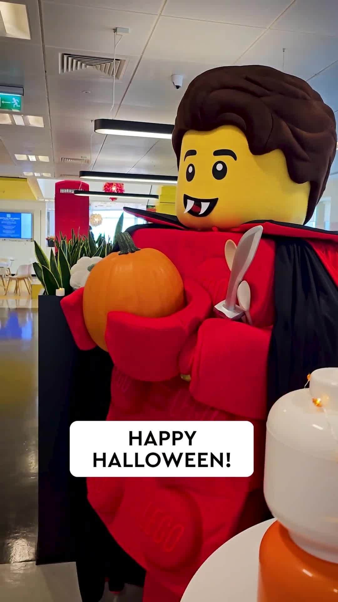 のインスタグラム：「Feeling wicked…might delete later 🎃」