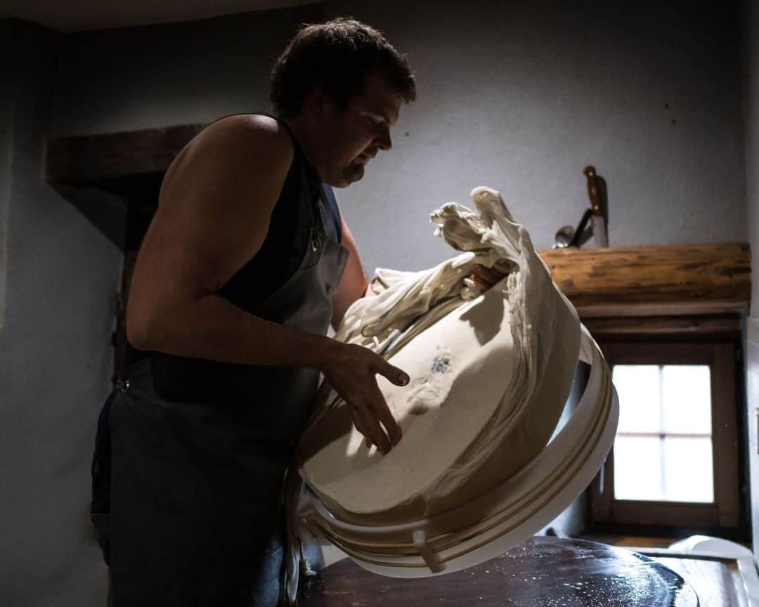 AFP通信さんのインスタグラム写真 - (AFP通信Instagram)「High- altitude cheese in Switzerland⁣ ⁣ Cheesemaker Cedric Maire crafts L'Etivaz mountain pasture cheese, a hard Swiss cheese made from raw cow's milk and only produced during the summer season, near La Lecherette, western Switzerland.⁣ ⁣ 📷 @coffrinews #AFP」10月29日 21時01分 - afpphoto