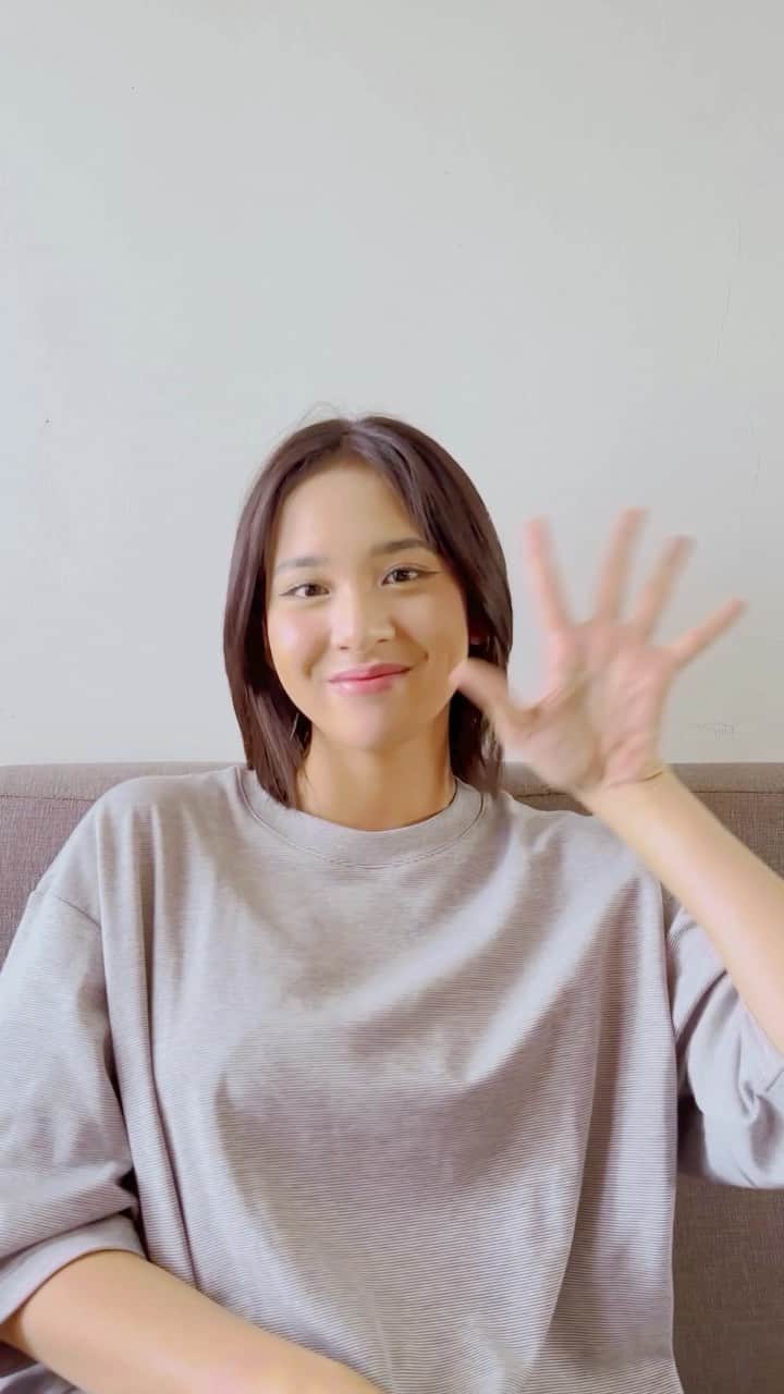 のインスタグラム：「WAAA gak sabar! Ikutan aku yuk belanja di sesi Shopee Live perdana @jkt48.zee & @jkt48.freya, 30 Oktober jam 20.00 WIB!! Ada 1,500 undangan nonton LIVE performance JKT48 di TV Show Shopee 11.11 buat 1,500 pembeli pertama dengan min. pembelian 100RB! Yang mau ketemu kita di TV Show nanti, jangan lupa belanja besok ya bareng Zee & Freya!」