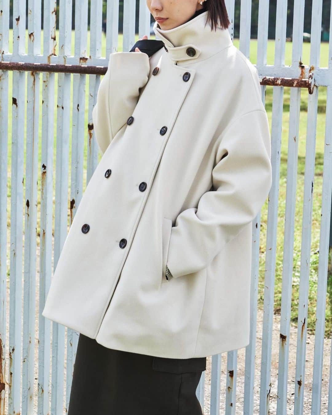 AR Holidayさんのインスタグラム写真 - (AR HolidayInstagram)「✔︎3WAY LONG & SHORT COAT 冬本番のおすすめアウター。 ロングとショートで選べるサイズ感でご用意◎ ㅤㅤ ━━━━━━━━━━━━━━━ ㅤ #スタンドカラー3WAYロングコート price/¥7,920(tax in) color/black.ivory.khaki.navy.check size/S.M ㅤㅤㅤ #スタンドカラー3WAYショートコート price/¥7,700(tax in) color/black.ivory.navy size/FREE ㅤㅤ ━━━━━━━━━━━━━━━ ㅤㅤ ※撮影環境の加工感により、実物と色味が異なる場合がございます。 実物に近い色味はZOZOTOWNページ内画像をご参照ください。  #auntierosa#arholiday#holiday#auntierosaholiday#アンティローザホリデー#ホリデー#アンティローザ#2023AW#zozotown#zozotown購入品#ファッション #ワンマイルコーデ #イエベ #ブルベ #秋コーデ #冬コーデ#シンプルコーデ#モードカジュアル #リラックス #リラックカジュアル #大人カジュアル #大人ファッション」10月29日 21時09分 - arholiday