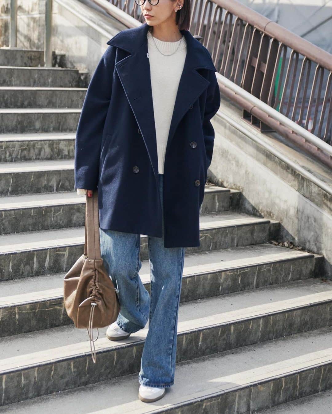AR Holidayさんのインスタグラム写真 - (AR HolidayInstagram)「✔︎3WAY LONG & SHORT COAT 冬本番のおすすめアウター。 ロングとショートで選べるサイズ感でご用意◎ ㅤㅤ ━━━━━━━━━━━━━━━ ㅤ #スタンドカラー3WAYロングコート price/¥7,920(tax in) color/black.ivory.khaki.navy.check size/S.M ㅤㅤㅤ #スタンドカラー3WAYショートコート price/¥7,700(tax in) color/black.ivory.navy size/FREE ㅤㅤ ━━━━━━━━━━━━━━━ ㅤㅤ ※撮影環境の加工感により、実物と色味が異なる場合がございます。 実物に近い色味はZOZOTOWNページ内画像をご参照ください。  #auntierosa#arholiday#holiday#auntierosaholiday#アンティローザホリデー#ホリデー#アンティローザ#2023AW#zozotown#zozotown購入品#ファッション #ワンマイルコーデ #イエベ #ブルベ #秋コーデ #冬コーデ#シンプルコーデ#モードカジュアル #リラックス #リラックカジュアル #大人カジュアル #大人ファッション」10月29日 21時09分 - arholiday