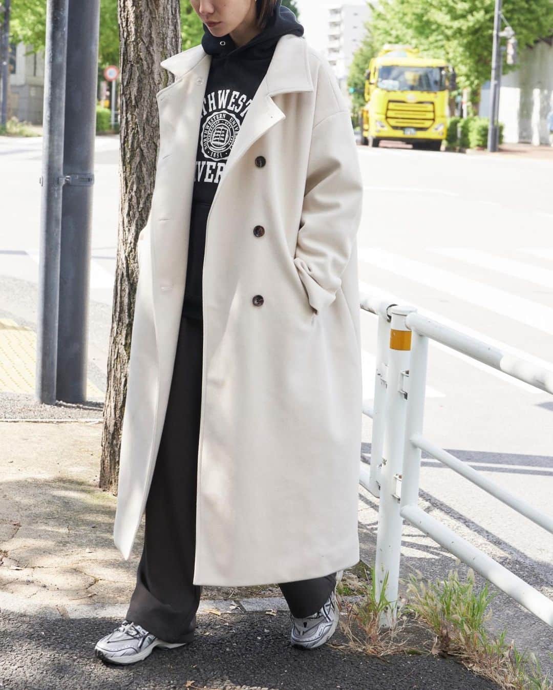 AR Holidayさんのインスタグラム写真 - (AR HolidayInstagram)「✔︎3WAY LONG & SHORT COAT 冬本番のおすすめアウター。 ロングとショートで選べるサイズ感でご用意◎ ㅤㅤ ━━━━━━━━━━━━━━━ ㅤ #スタンドカラー3WAYロングコート price/¥7,920(tax in) color/black.ivory.khaki.navy.check size/S.M ㅤㅤㅤ #スタンドカラー3WAYショートコート price/¥7,700(tax in) color/black.ivory.navy size/FREE ㅤㅤ ━━━━━━━━━━━━━━━ ㅤㅤ ※撮影環境の加工感により、実物と色味が異なる場合がございます。 実物に近い色味はZOZOTOWNページ内画像をご参照ください。  #auntierosa#arholiday#holiday#auntierosaholiday#アンティローザホリデー#ホリデー#アンティローザ#2023AW#zozotown#zozotown購入品#ファッション #ワンマイルコーデ #イエベ #ブルベ #秋コーデ #冬コーデ#シンプルコーデ#モードカジュアル #リラックス #リラックカジュアル #大人カジュアル #大人ファッション」10月29日 21時09分 - arholiday