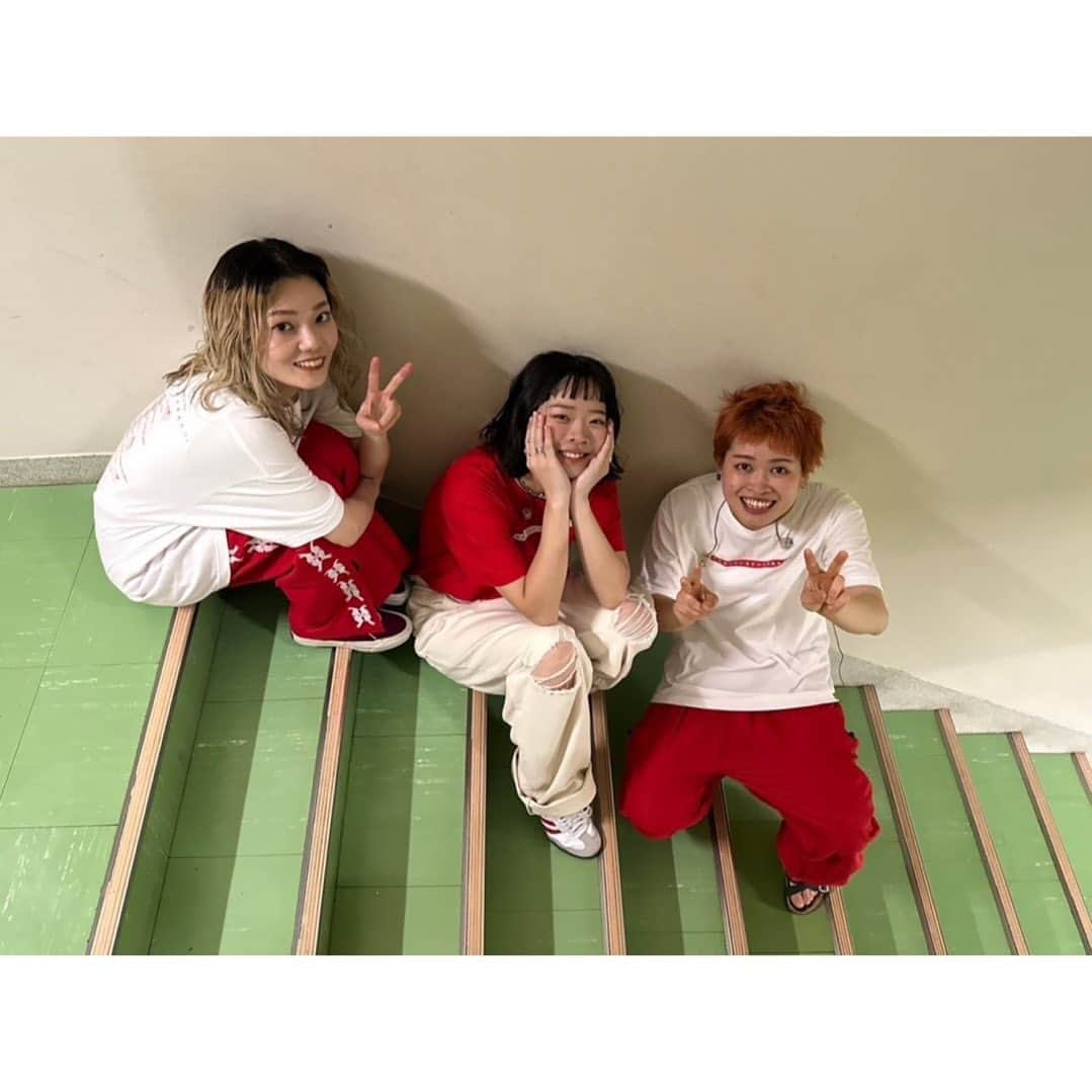 SHISHAMOのインスタグラム：「🔴「恋を知っているすべてのあなたへ」ツアー9公演目🔴  SHISHAMO 10th Anniversary Tour 「恋を知っているすべてのあなたへ」 10/29(日)@宮城 東京エレクトロンホール宮城公演  お越しくださった皆様、 ありがとうございました🐟!!!  #shishamo」