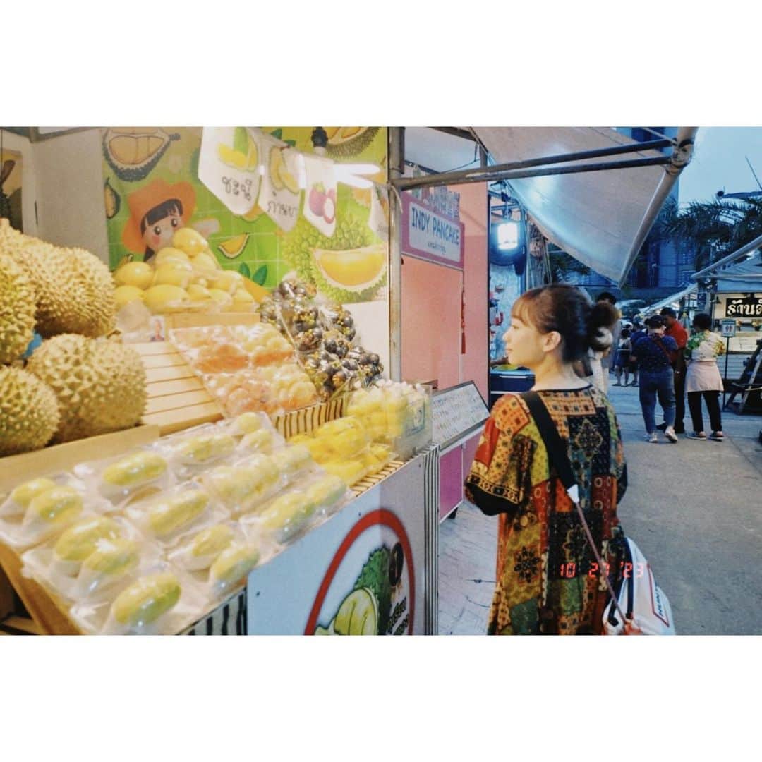浦野モモさんのインスタグラム写真 - (浦野モモInstagram)「🇹🇭 大好きなタイ料理、念願の本場の味はどれも最高❤️‍🔥🥭  #タイの電車 #ドリアン持ち込み禁止 #ナイトマーケット #Thailand #bangkok」10月29日 21時12分 - momourano