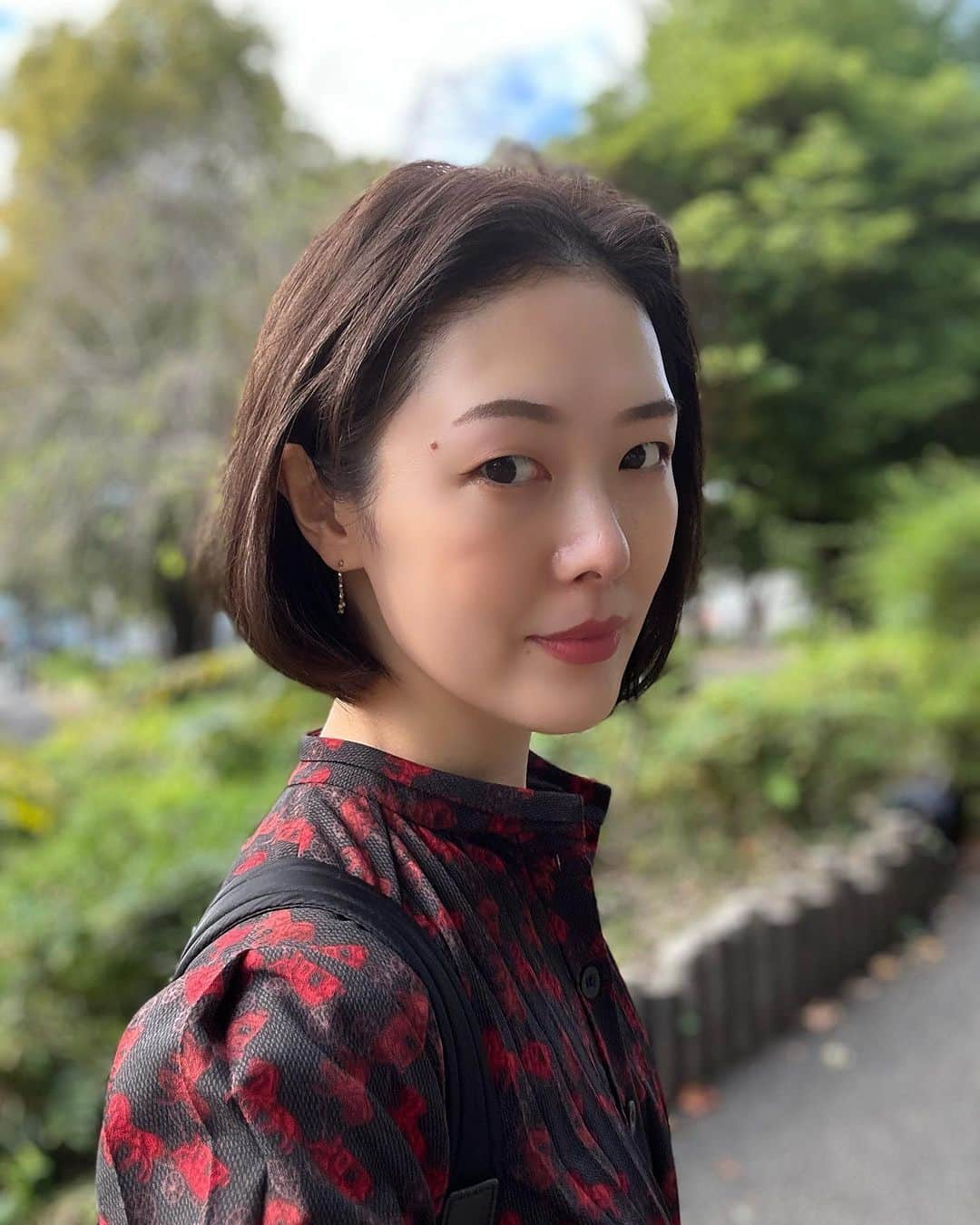 麻央侑希のインスタグラム：「どうしてもインスタの更新が滞ります。 すみません。  近影載せておきます。  今日は親友の晴れ姿をこの目で見守ることが出来、幸せの涙を沢山流しました。 これが涙活ってやつなのか？ 泣いた後ってぐったりするものなのに、何故かもの凄いエネルギーに満ち溢れています。  不思議。  皆さんにも良い出来事が沢山訪れます様に。  #麻央侑希　#今日のMA03 #親友の晴れ姿」