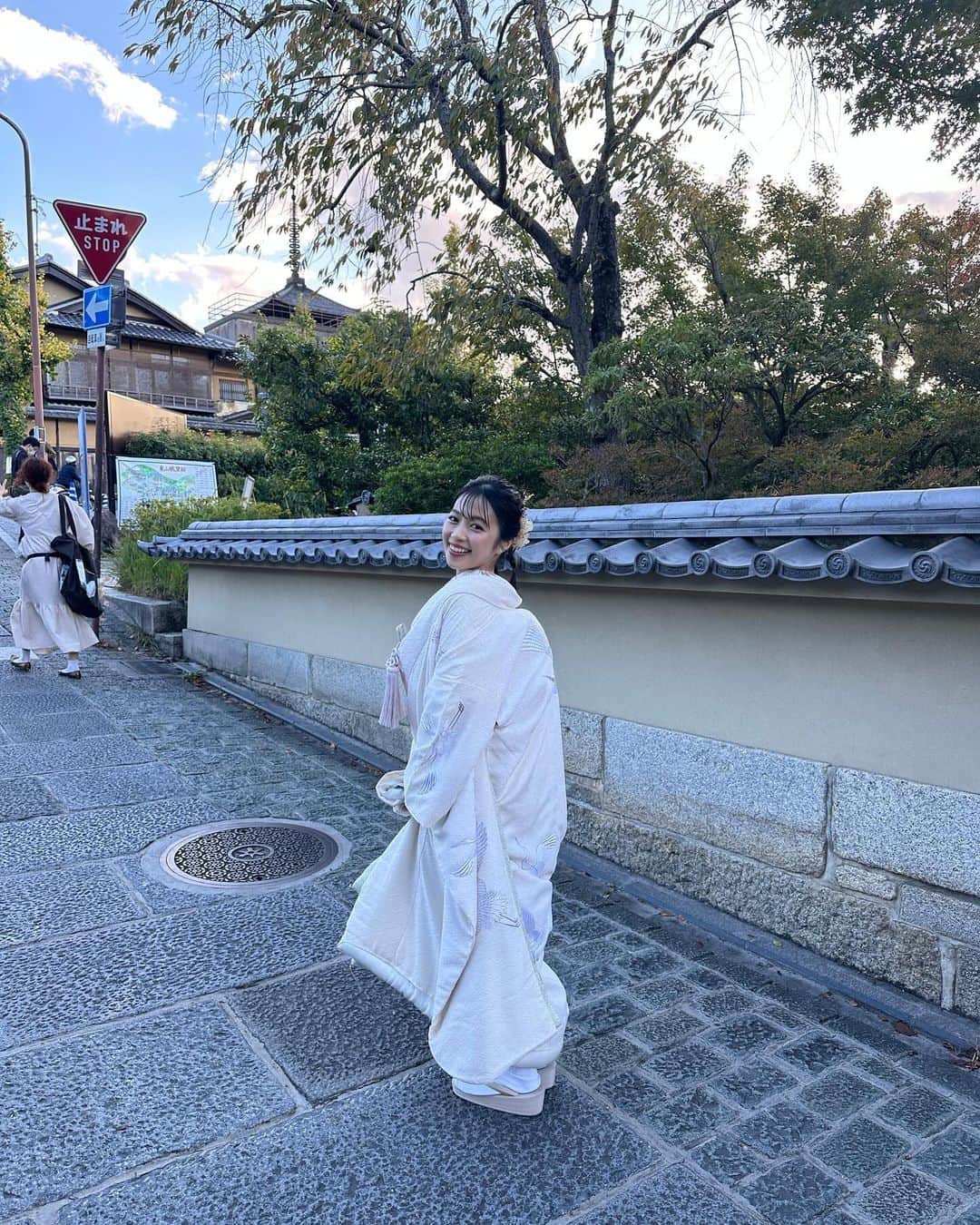 mizukiさんのインスタグラム写真 - (mizukiInstagram)「京都で和装⛩️オフショいろいろ🌬️ 街並みもきれいで撮影してても楽しかったぁ。 ヘアメイクもとっても可愛くしてもらった💞💞 みなさんありがとうございました🥰 @the_dress_room  ㅤㅤㅤㅤㅤㅤㅤㅤㅤㅤㅤㅤㅤ ヘアメイクは @gen_dai さん ㅤㅤㅤㅤㅤㅤㅤㅤㅤㅤㅤㅤㅤ #京都#京都ブライダル#京都和装#和装ヘア#東寺五重塔」10月29日 21時14分 - mizukidrop