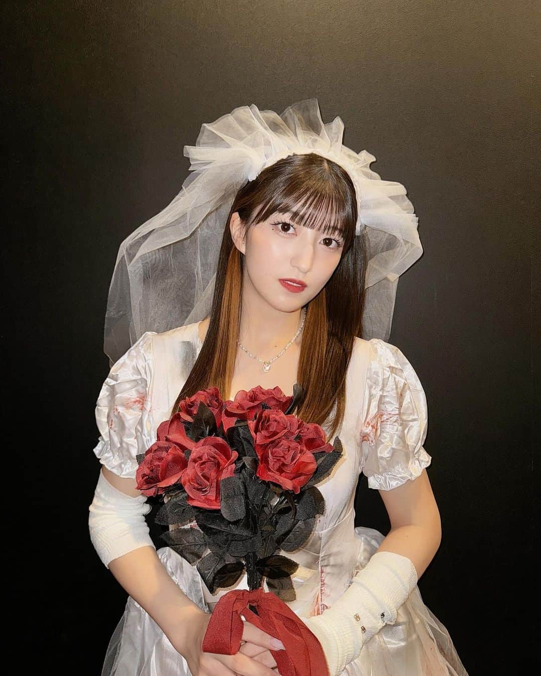 羽賀朱音さんのインスタグラム写真 - (羽賀朱音Instagram)「👰🏻‍♀️‎🥀 ⁡ 今年のハロウィンは、 "ゾンビ花嫁"になりました！どうですか〜？ ⁡ こだわりいっぱい詰め込みました🩹 ⁡ #morningmusume23 #モーニング娘23 #羽賀朱音  #halloween #ハロウィン #コスプレ #仮装 #ゾンビ花嫁」10月29日 21時17分 - akane__haga.official