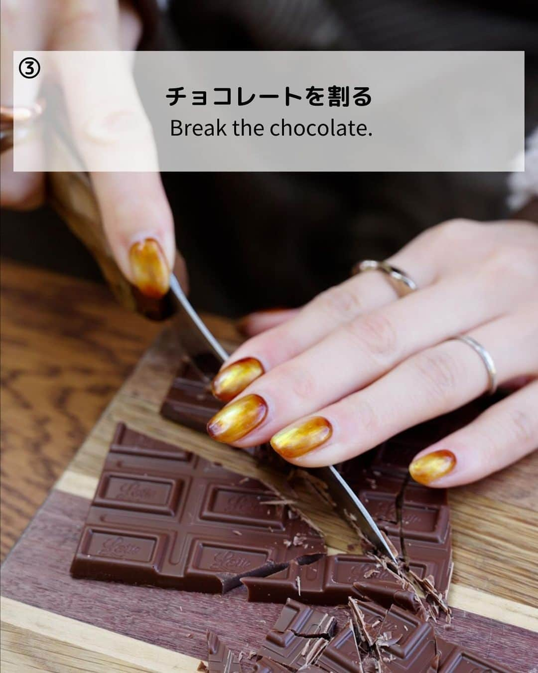 さーやんさんのインスタグラム写真 - (さーやんInstagram)「三角チョコパイ🍫 　 ⏬作り方を動画で見たい方はリールから @___saaayan___ 　 ホットサンドメーカーで手軽に作れます！ お家ならオーブンで🫶 　 　 ▫️材料 ・冷凍パイシート　1枚 ・板チョコレート　　1枚 　 　 ▫️作り方 ①冷凍パイシートを解凍して伸ばす。 　(麺棒忘れたのでアルミホイルで代用w) ②2枚分ホットサンドメーカーの大きさに切る。 ③チョコレートを割り、パイシートで三角に包む。 ④パイシートの端をフォークでくっ付ける。 ⑤ホットサンドメーカーで両面焼いたら完成✨ 　 　 ⏬その他レシピはこちらから @___saaayan___ 　 　 　 　 #キャンプ #キャンプ飯 #キャンプ料理 #キャンプ飯レシピ #キャンプご飯 #キャンプ女子 #キャンプコーデ #キャンプファッション #レシピ #簡単レシピ #料理 #スイーツレシピ #アウトドア #アウトドア料理 #アウトドア女子 #アウトドアファッション #アウトドア飯 #camp #camping #camplife #outdoor #outdoorlife #露營 #露營生活 #캠프닉」10月29日 21時21分 - ___saaayan___