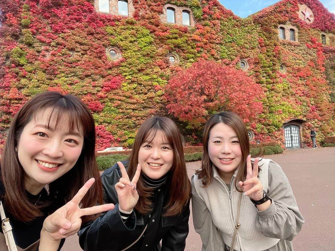 湯浅知里のインスタグラム：「♡♡ . . 11年ぶりの再会🥺🤍 まことも〜🤗🤗🤗 . まさか札幌で会えるなんて🥺✨✨ 連絡くれた時からこの日をすごく楽しみにしてたよ〜🥰🥰🥰 . 懐かしい学生時代の話も止まらない🥺 夢のような時間でした🐰💕💕 また来てね〜✈️」